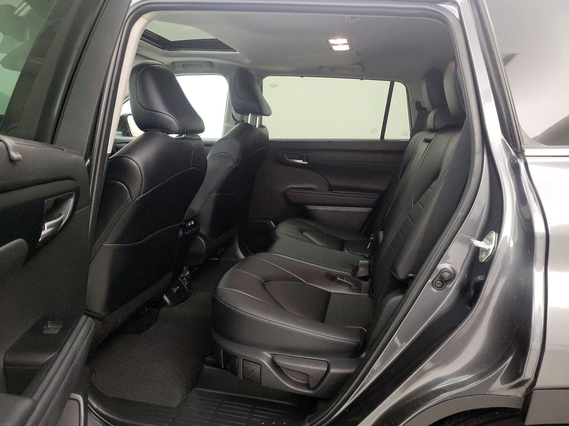 Thumbnail: 2024 Toyota Highlander - 20