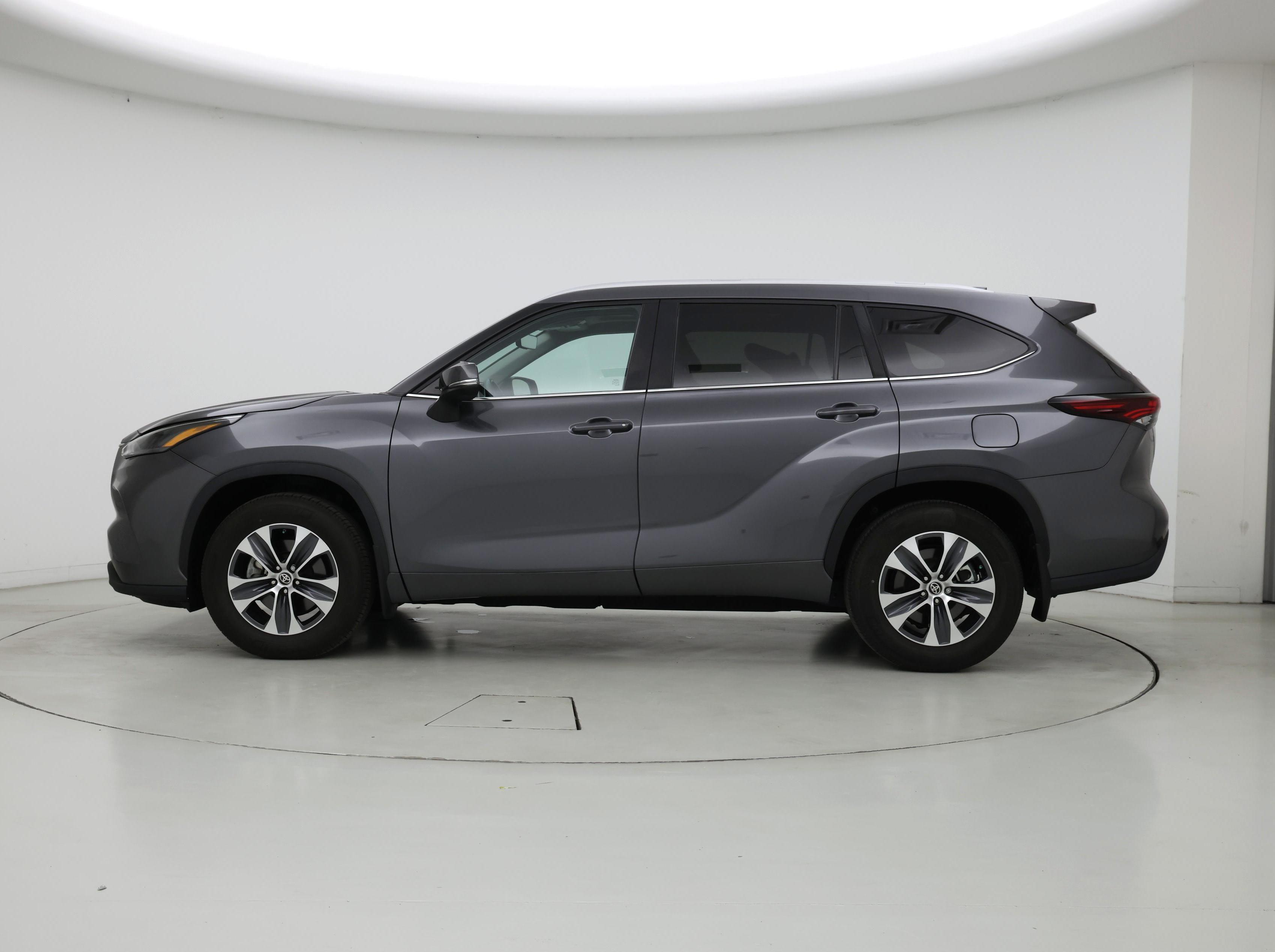 Thumbnail: 2024 Toyota Highlander - 3