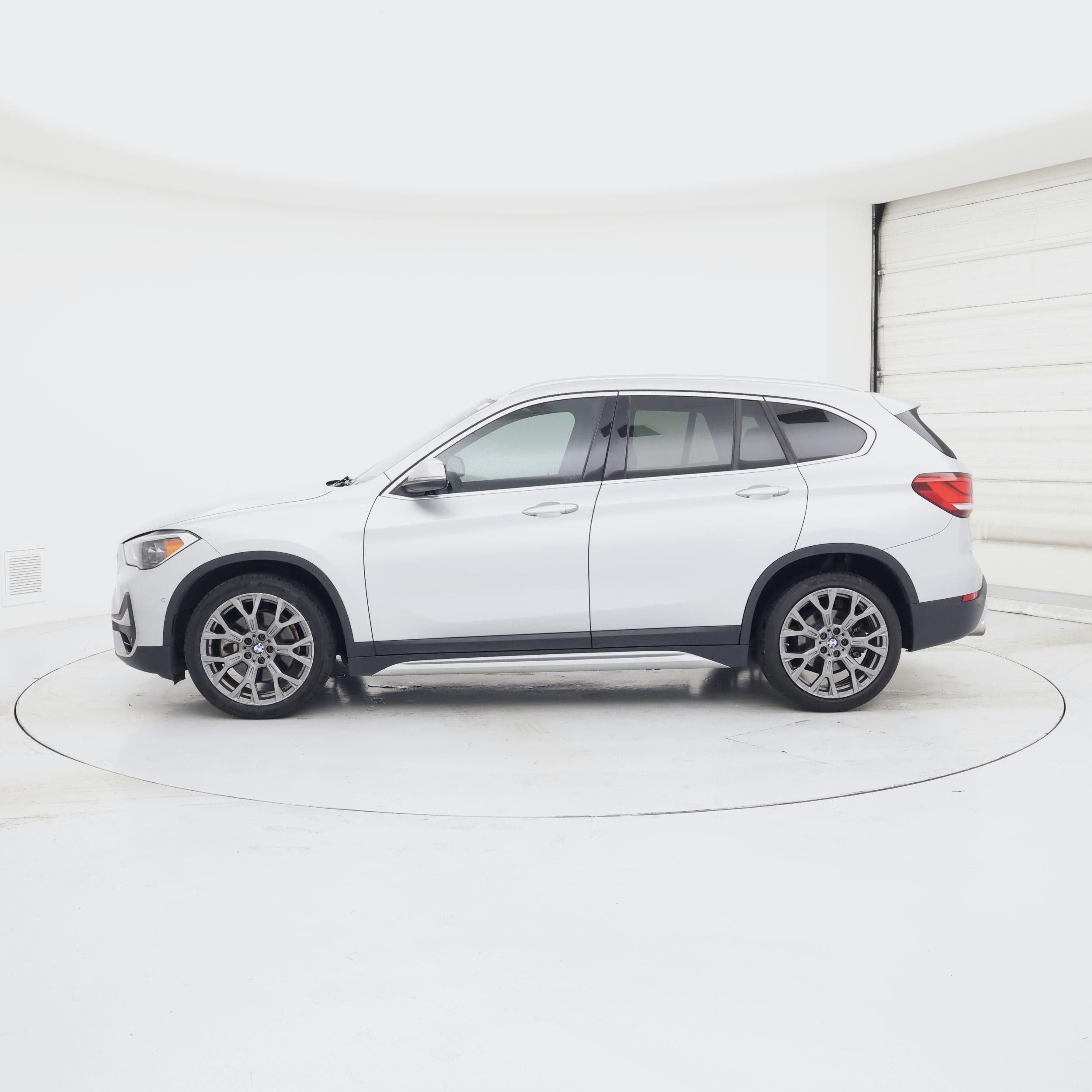 Thumbnail: 2021 BMW X1 - 3