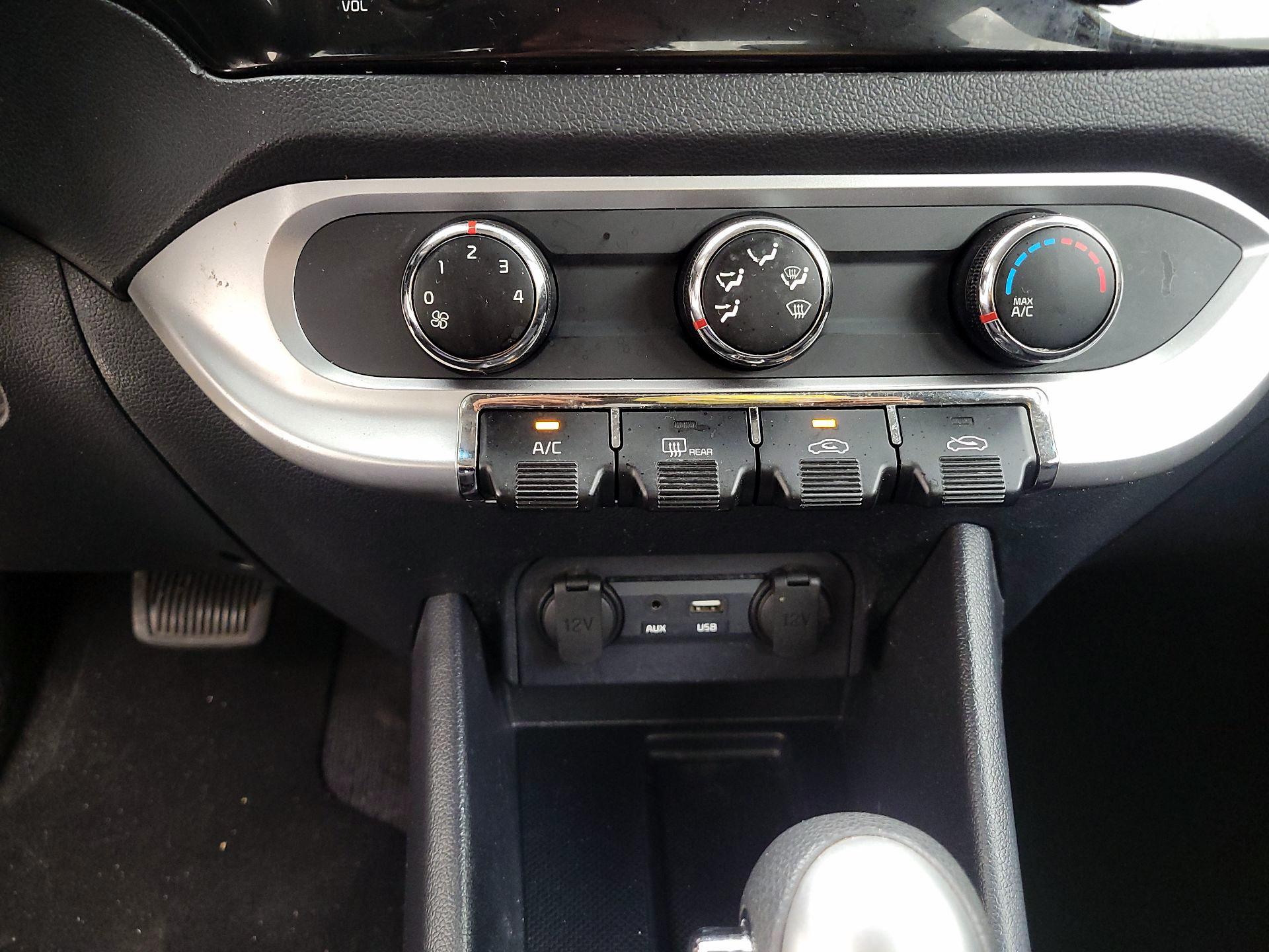 Thumbnail: 2016 Kia Rio - 15