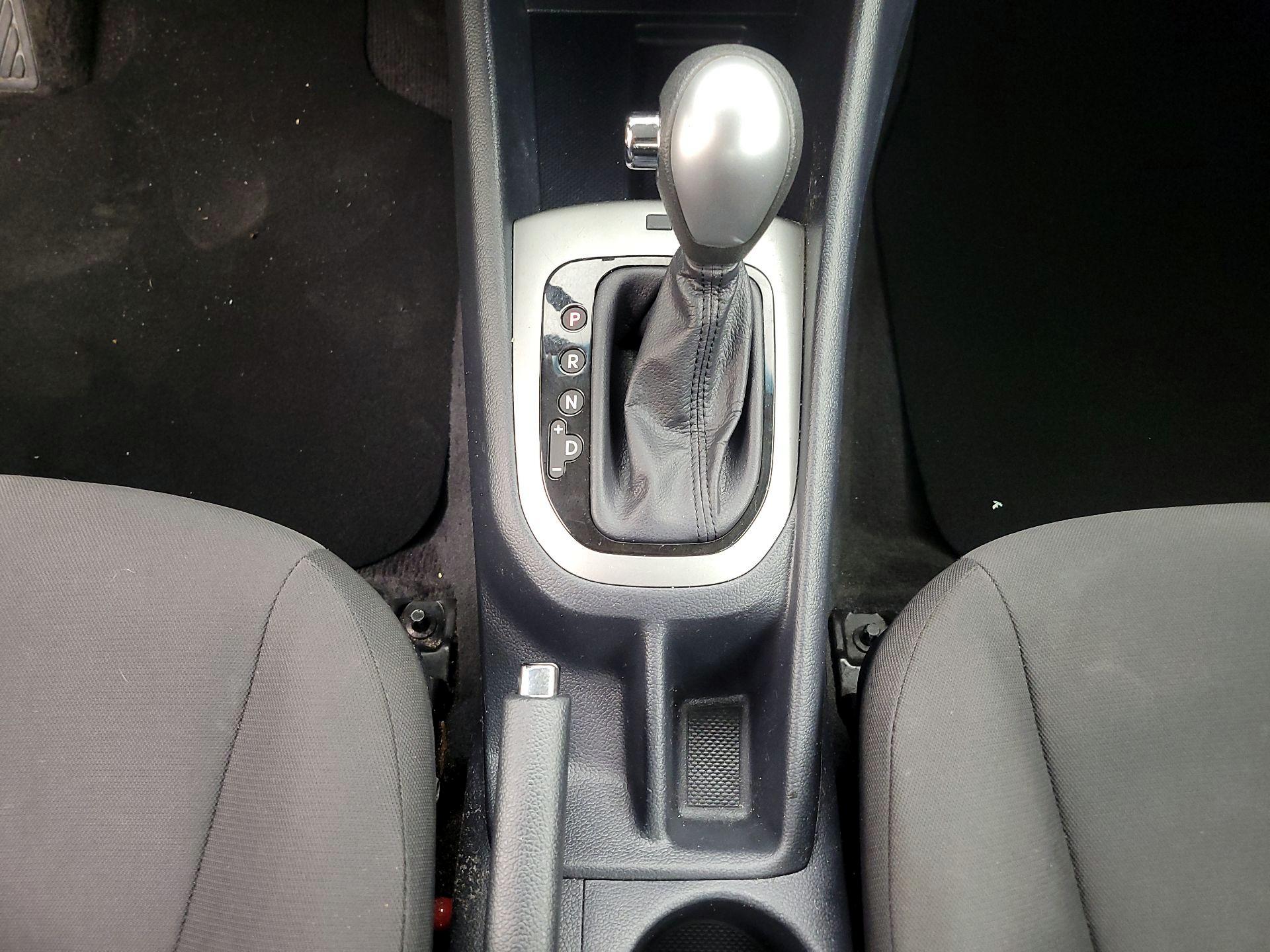 Thumbnail: 2016 Kia Rio - 16