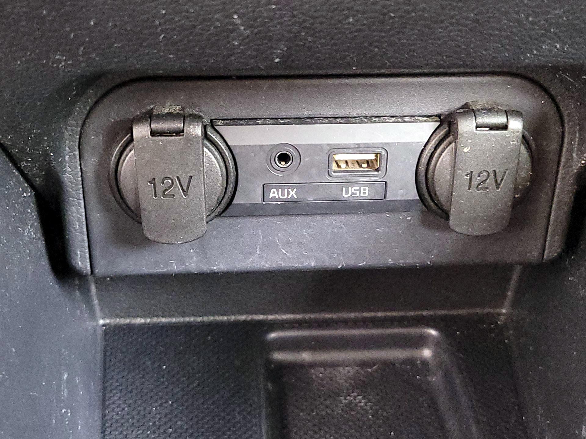 Thumbnail: 2016 Kia Rio - 17