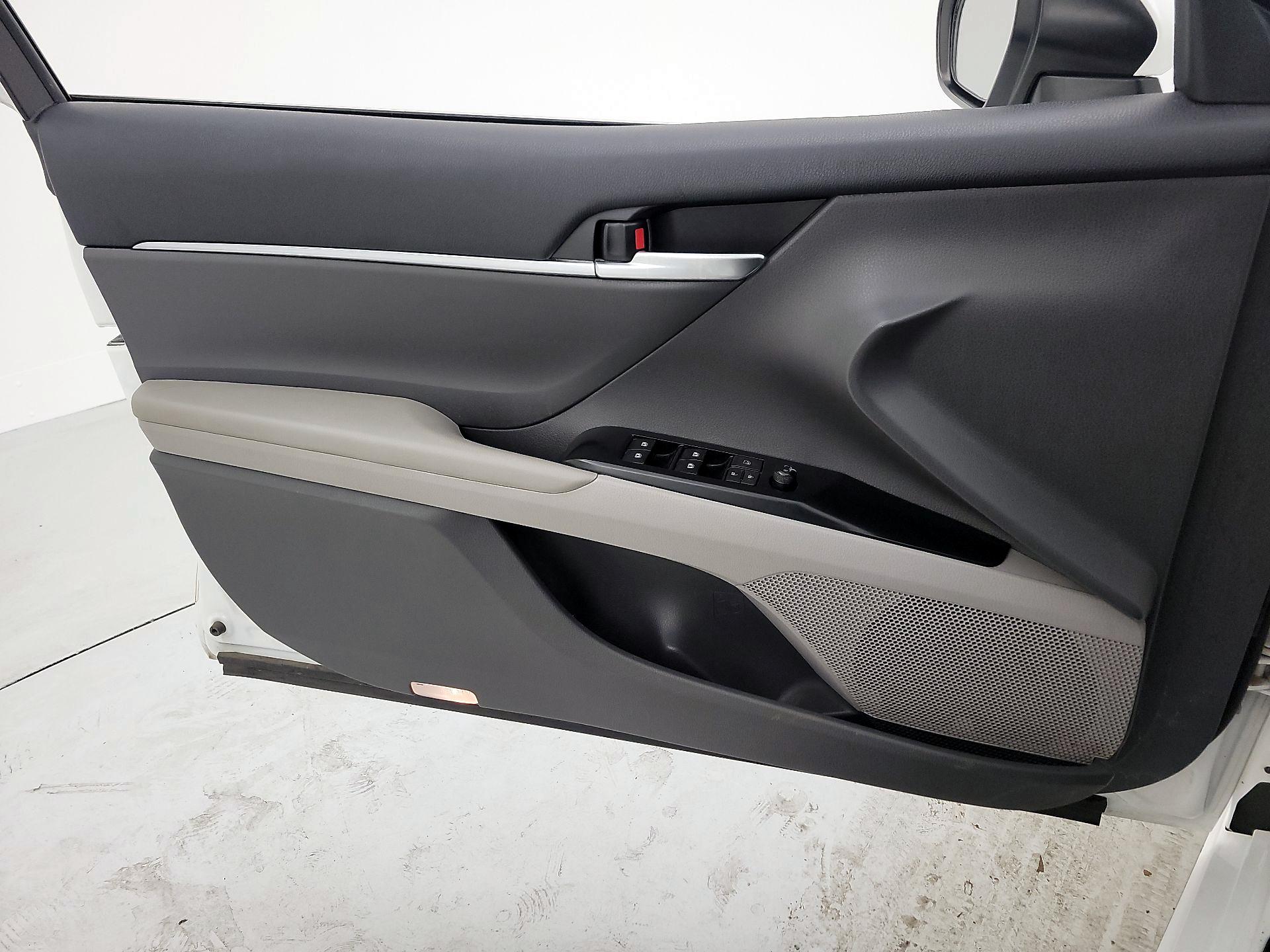 Thumbnail: 2018 Toyota Camry - 12