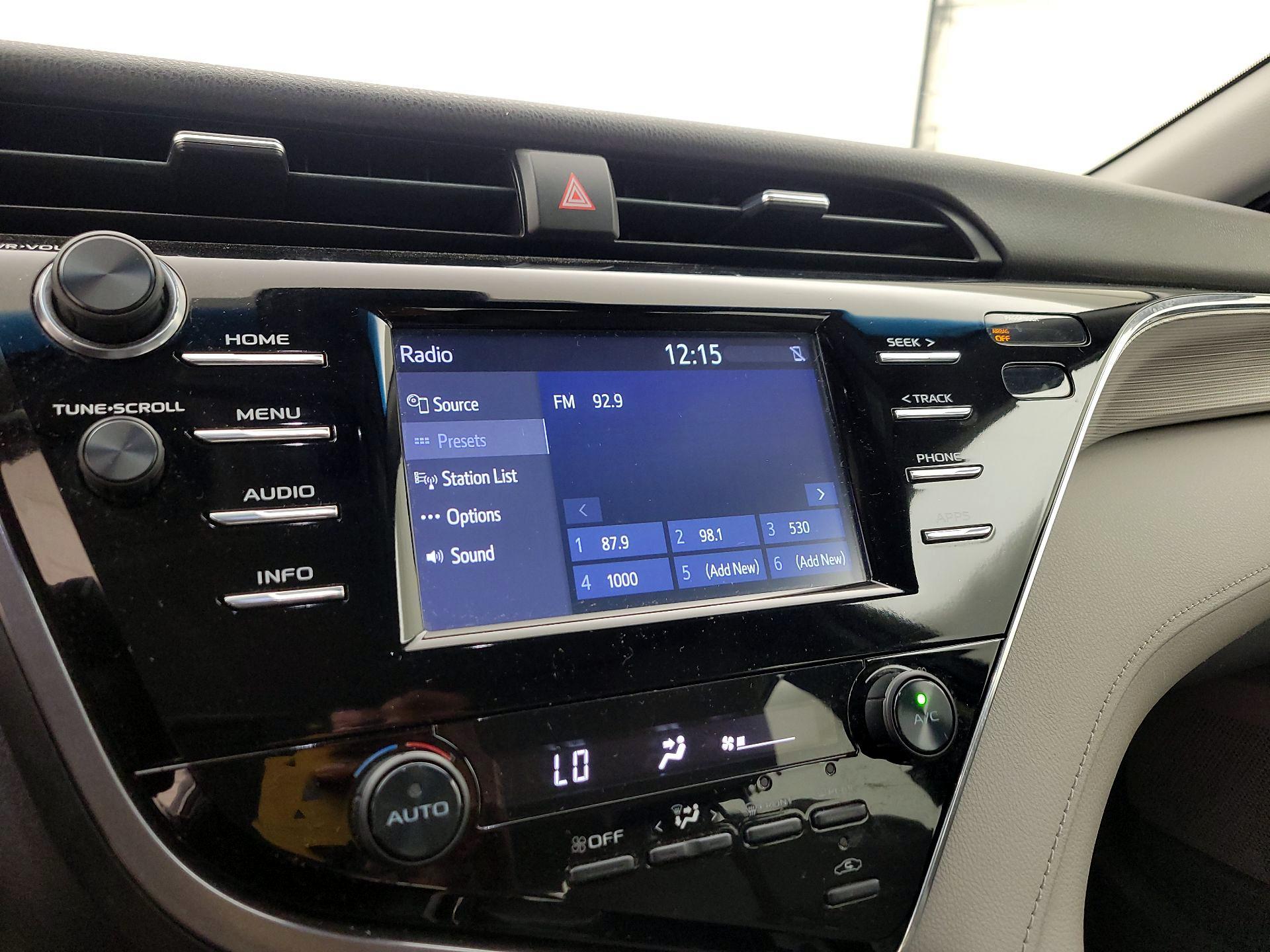 Thumbnail: 2018 Toyota Camry - 15