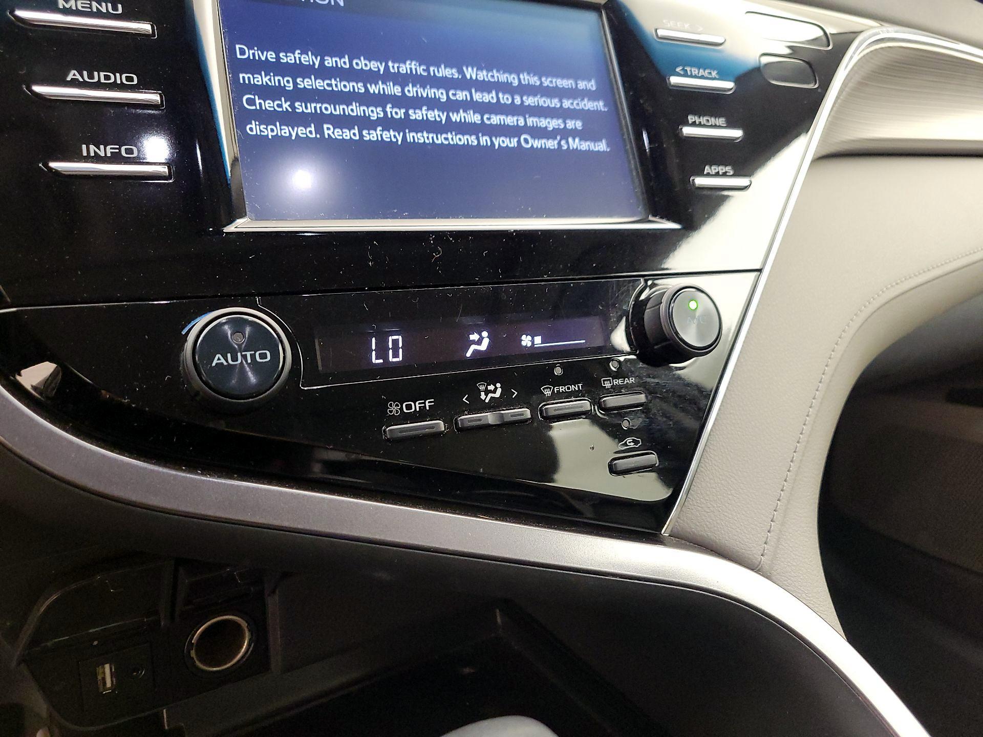 Thumbnail: 2018 Toyota Camry - 16