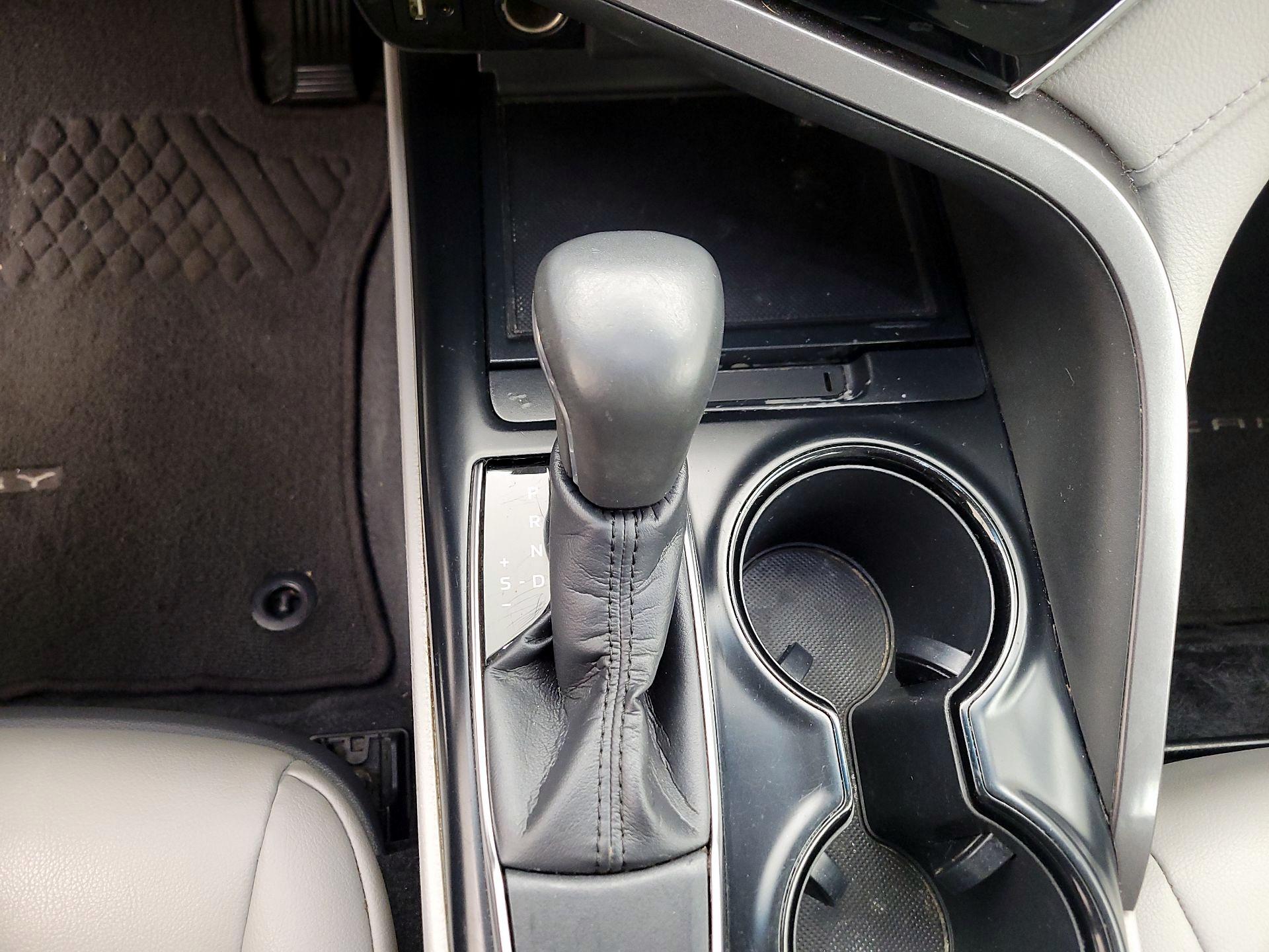 Thumbnail: 2018 Toyota Camry - 17