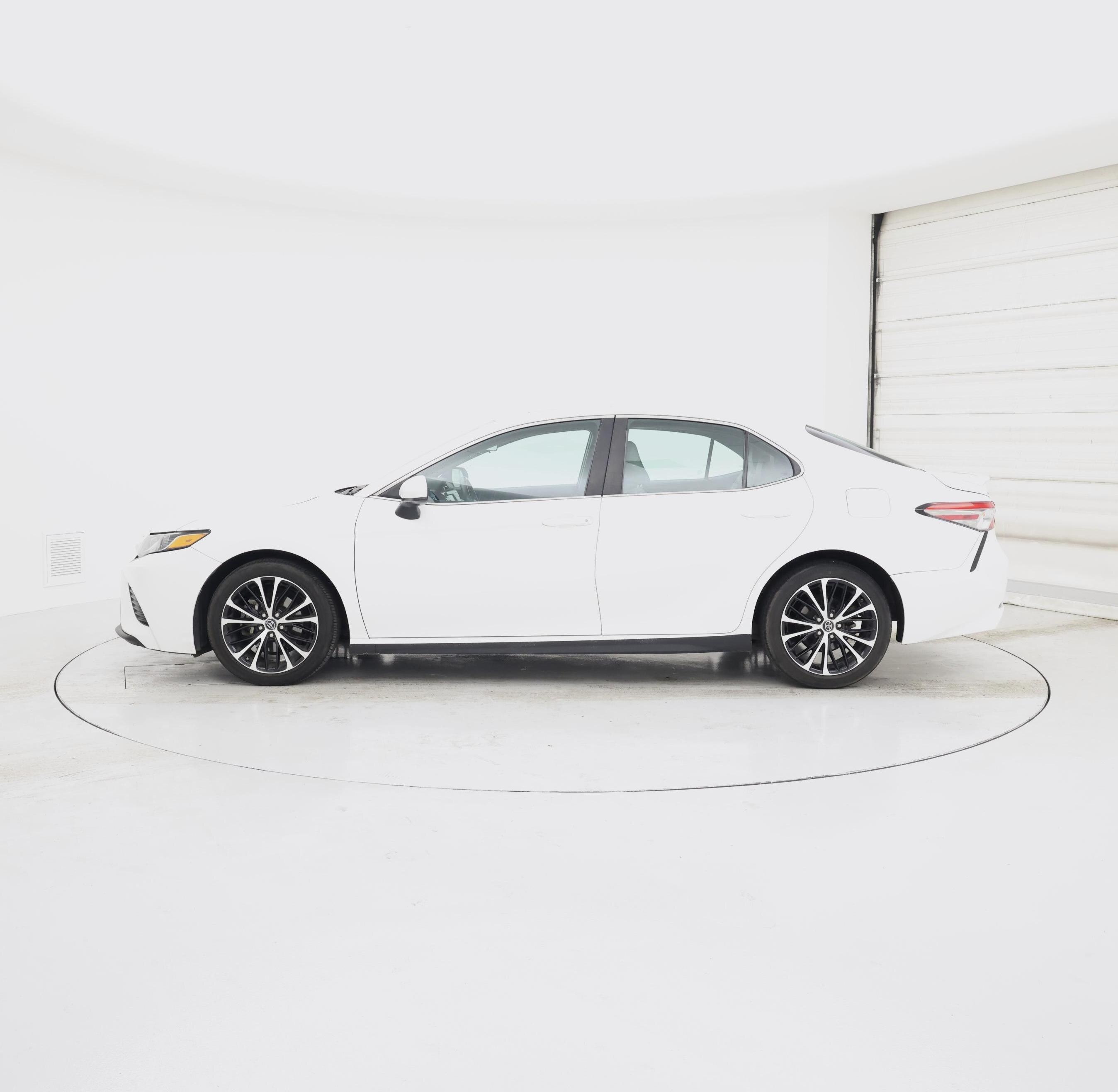 Thumbnail: 2018 Toyota Camry - 3