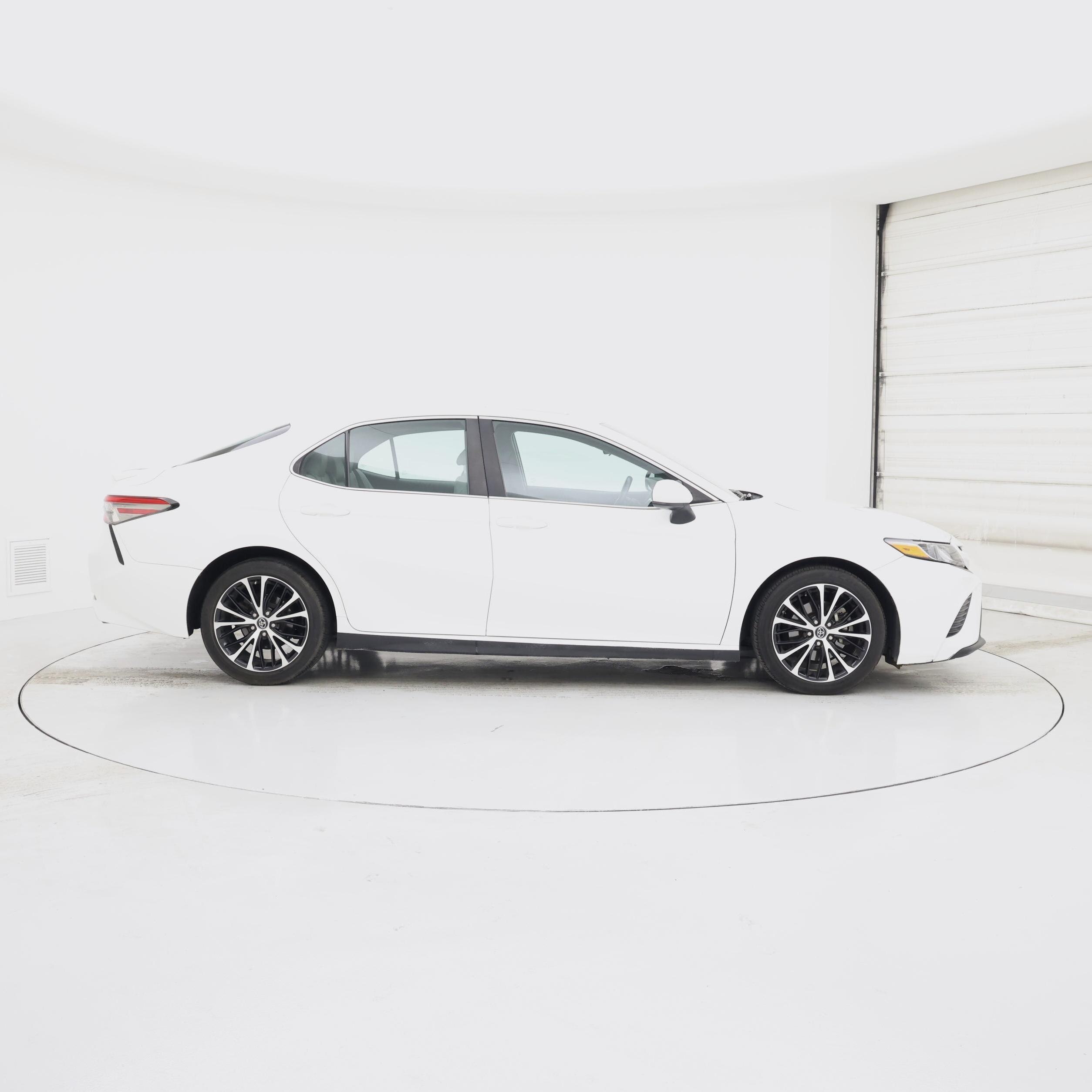 Thumbnail: 2018 Toyota Camry - 7