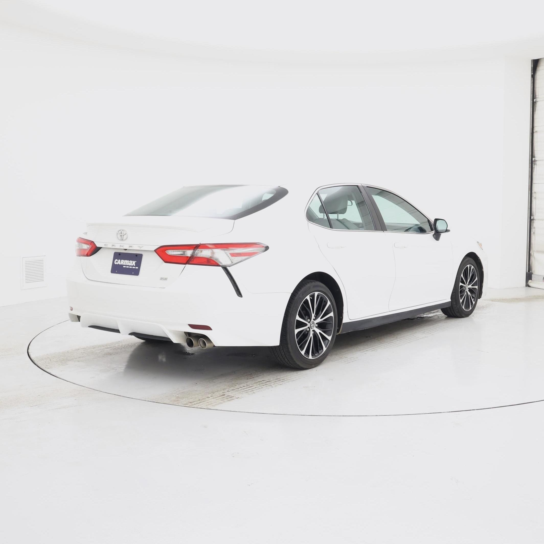 Thumbnail: 2018 Toyota Camry - 8