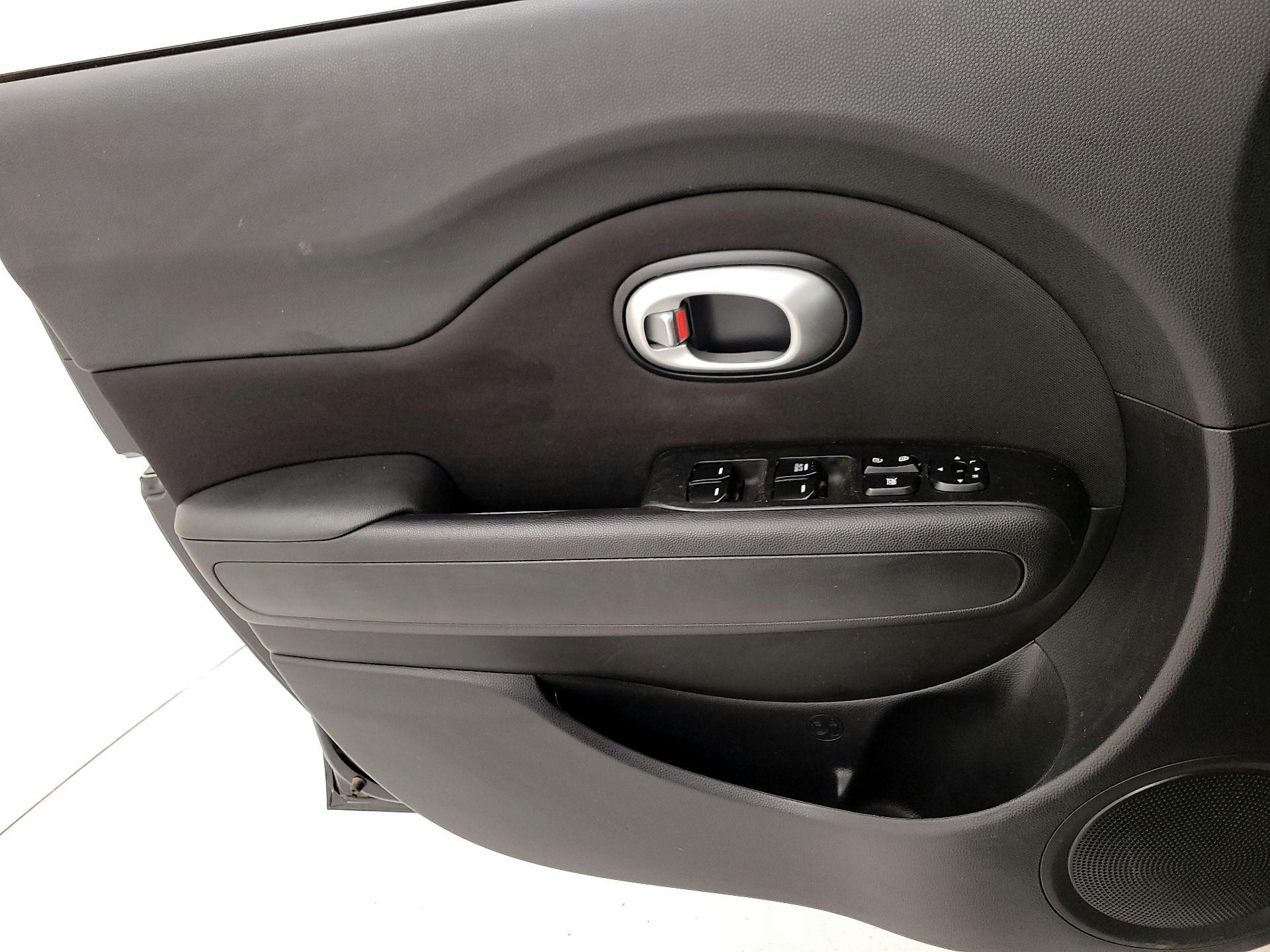 Thumbnail: 2016 Kia Soul - 12