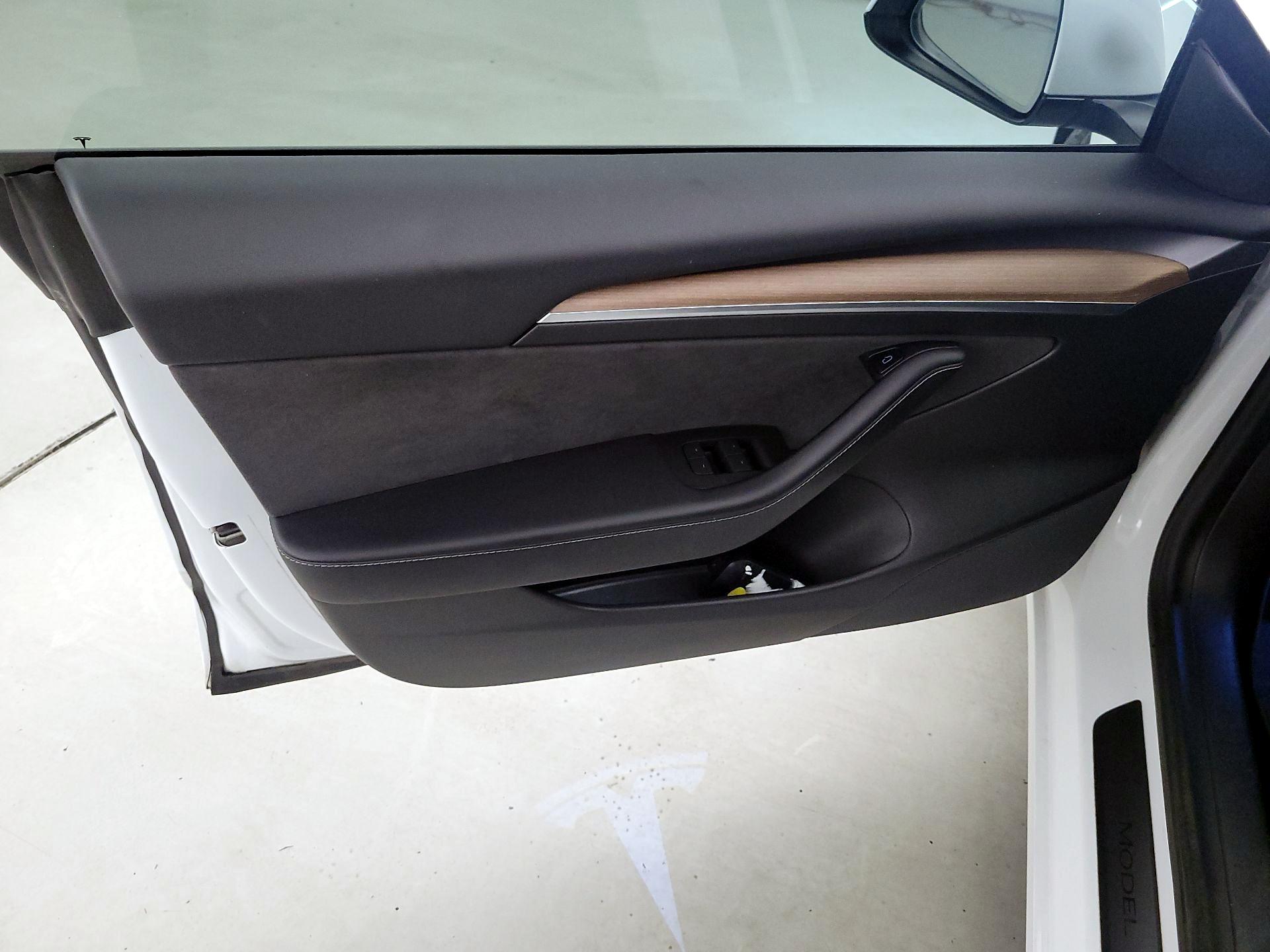 Thumbnail: 2021 Tesla Model 3 - 12