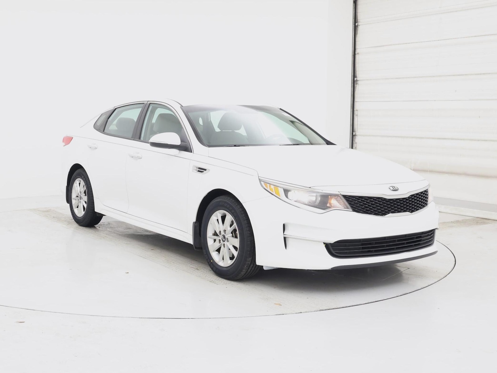 2017 Kia Optima LX - Photo 2
