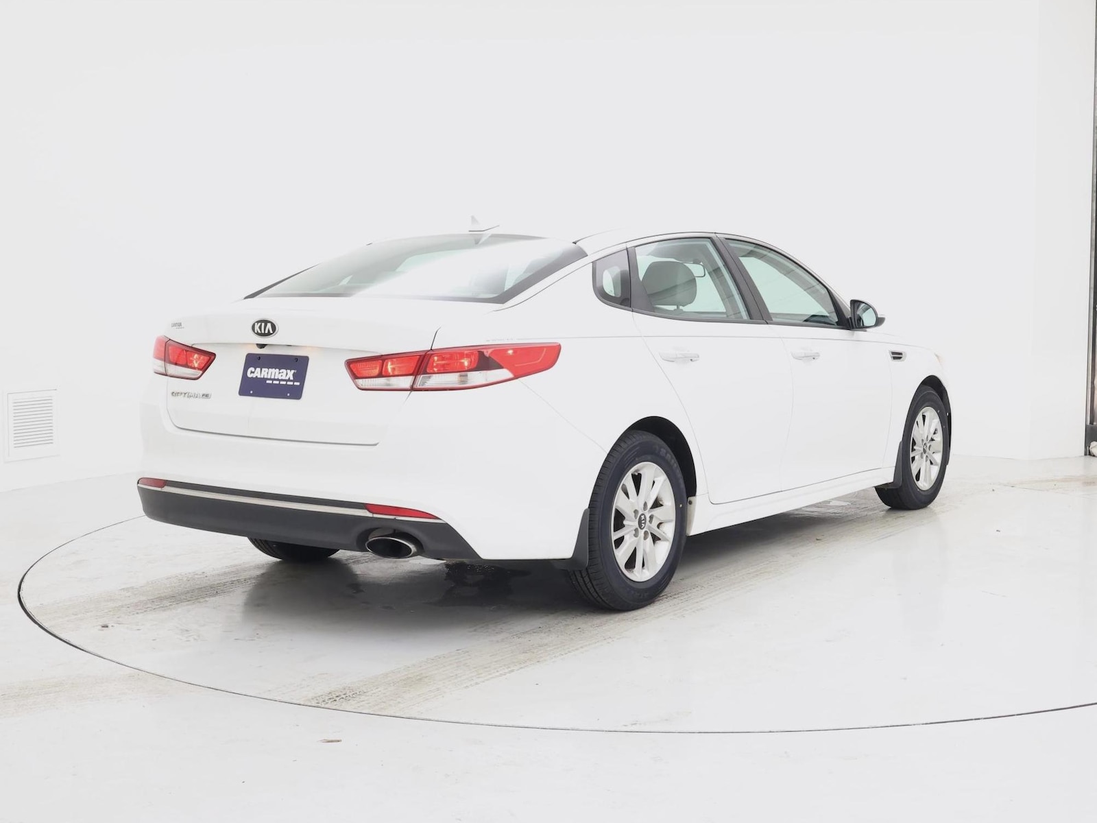 2017 Kia Optima LX - Photo 9