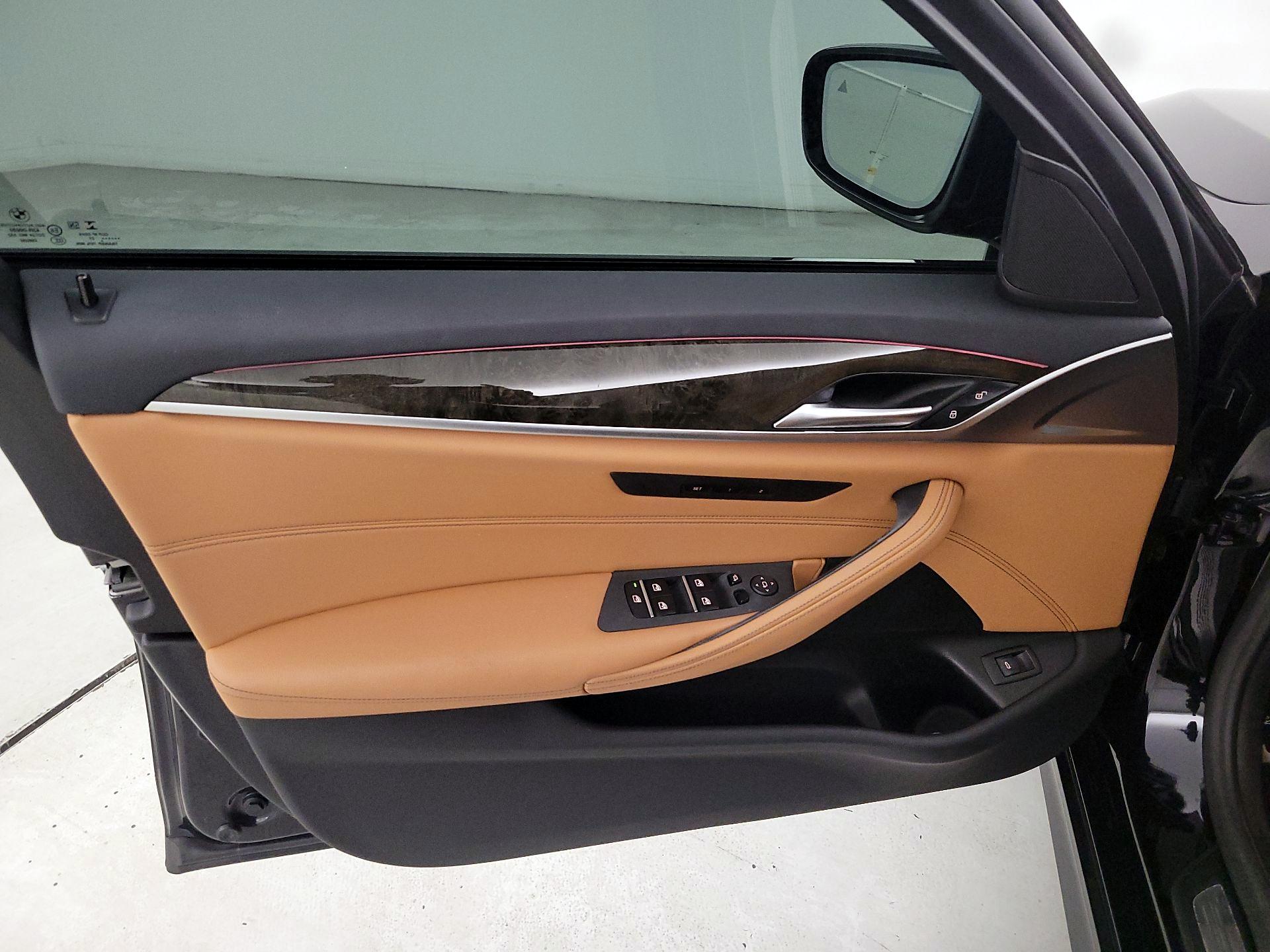 Thumbnail: 2021 BMW 5 Series - 12