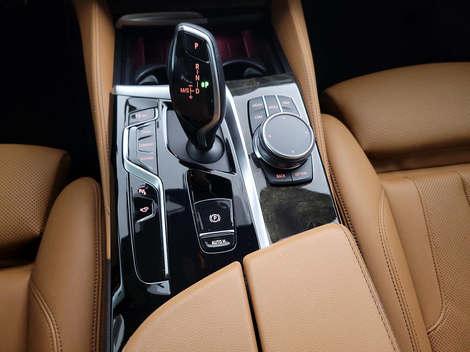 Thumbnail: 2021 BMW 5 Series - 18