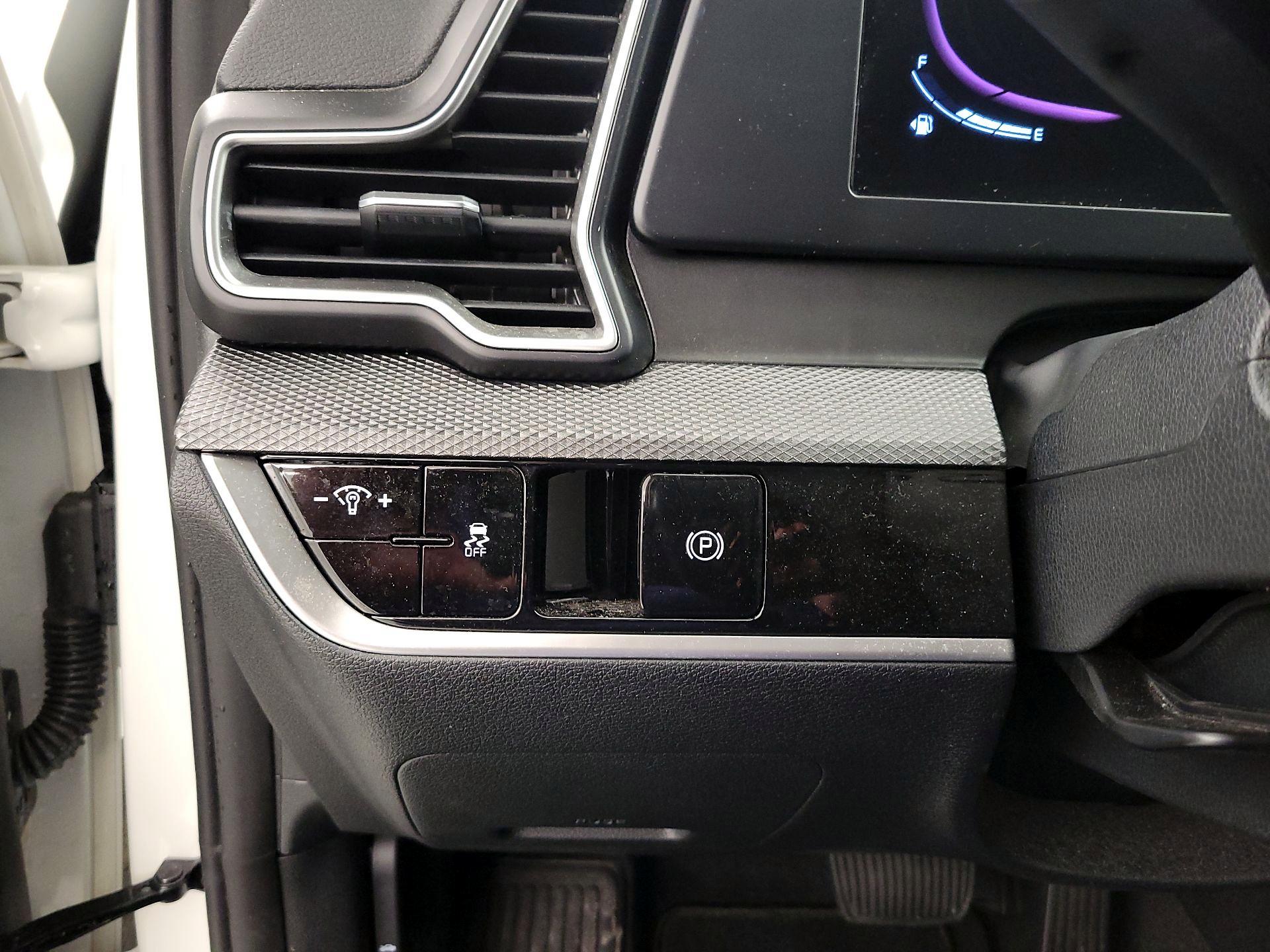 Thumbnail: 2023 Kia Sportage - 13