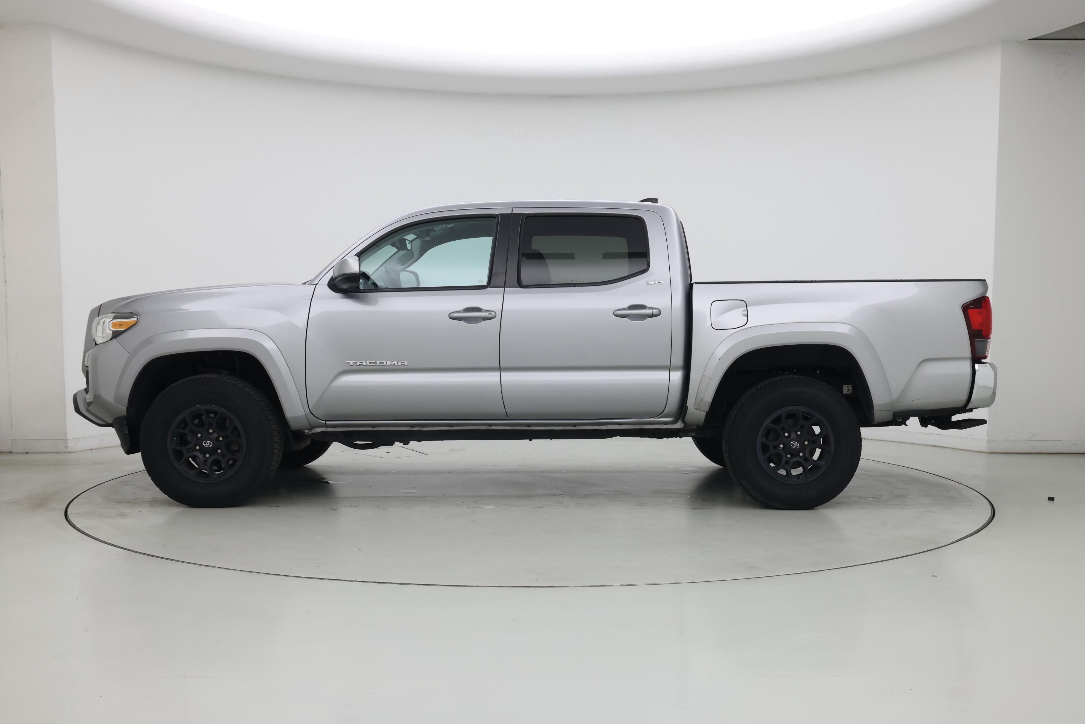 Thumbnail: 2019 Toyota Tacoma - 3