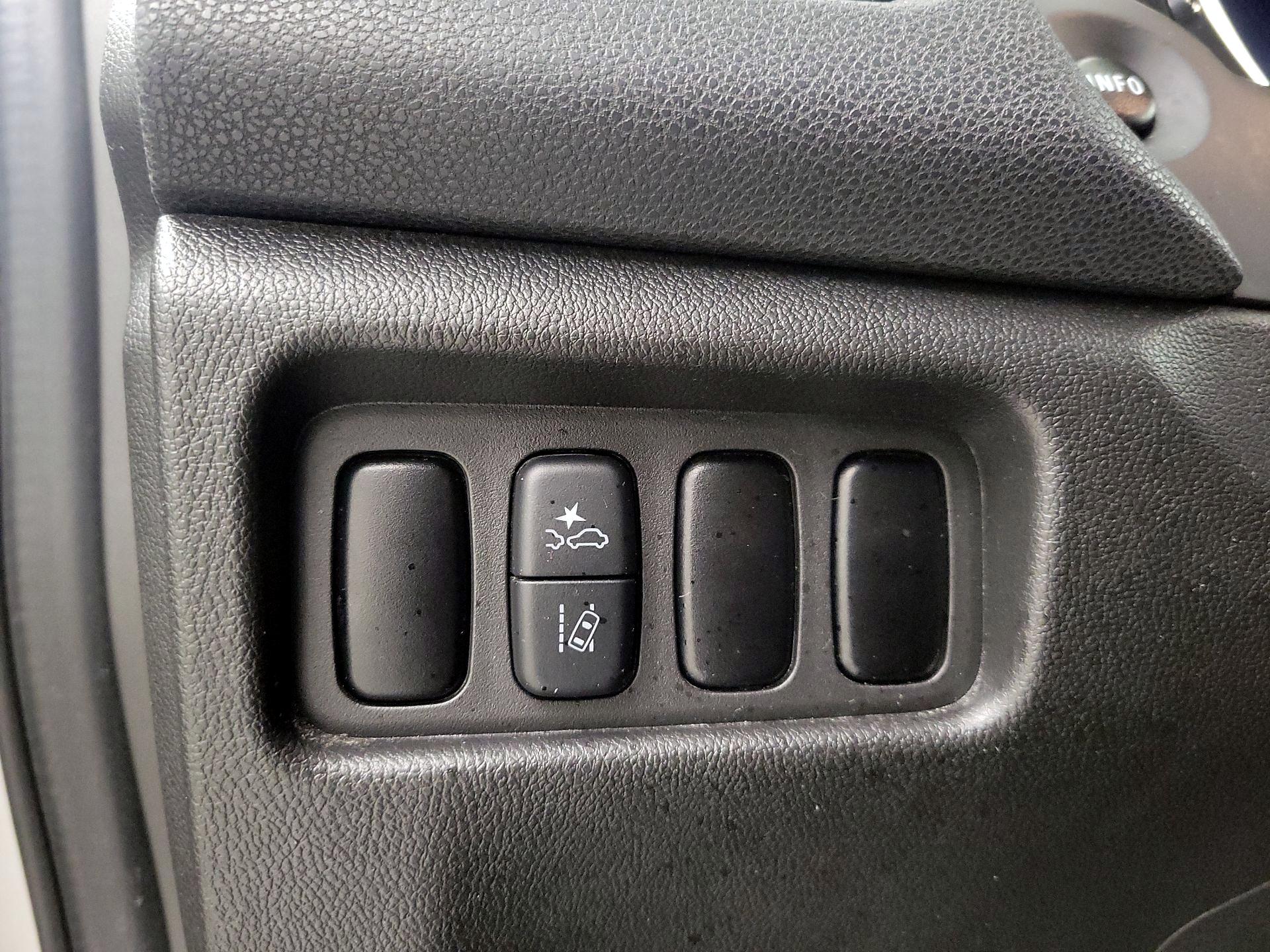 Thumbnail: 2023 Mitsubishi Outlander Sport - 13