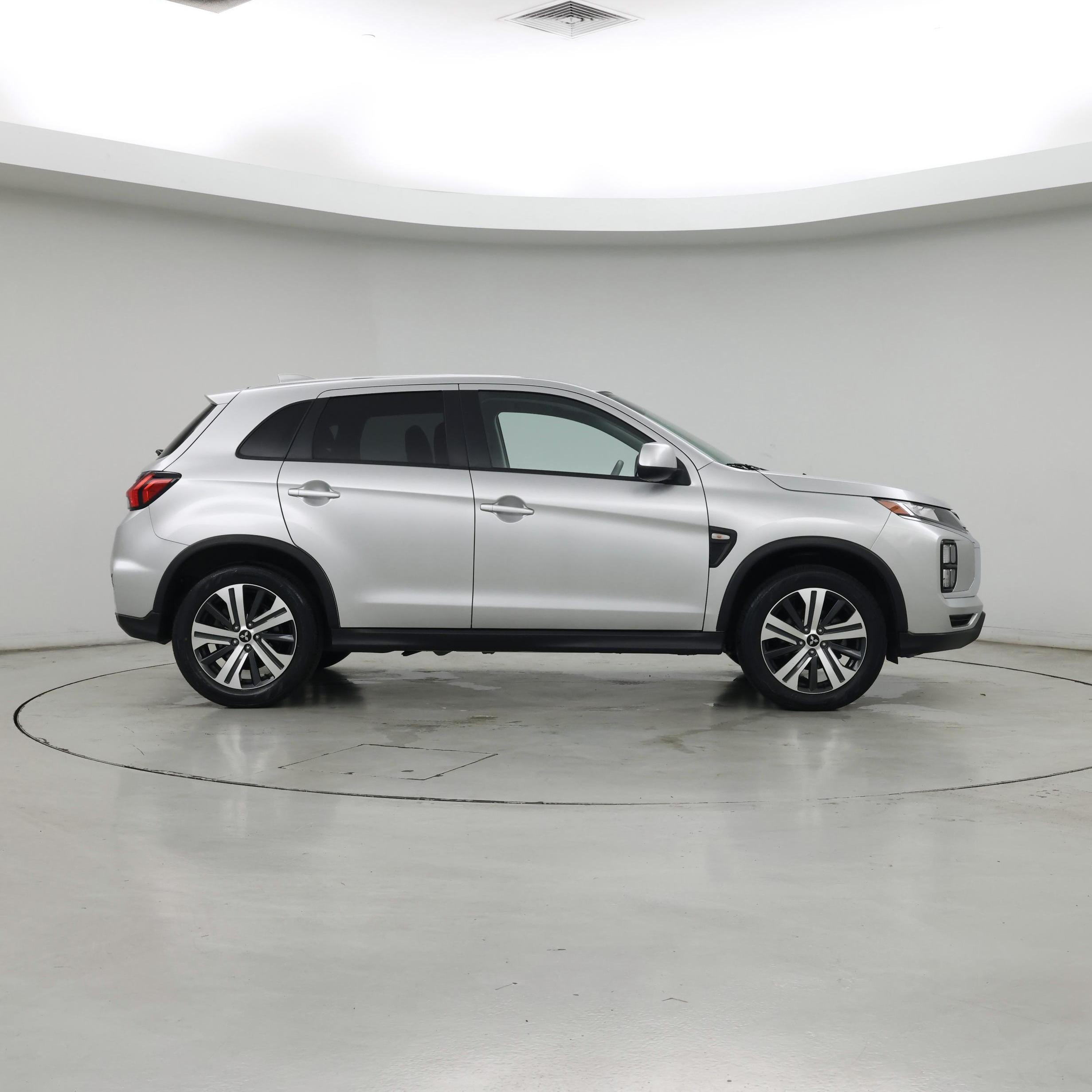 Thumbnail: 2023 Mitsubishi Outlander Sport - 7