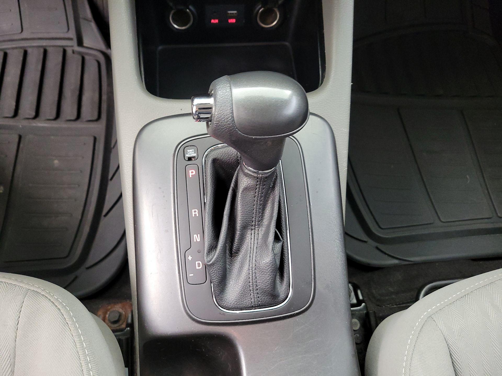 Thumbnail: 2015 Kia Forte - 16