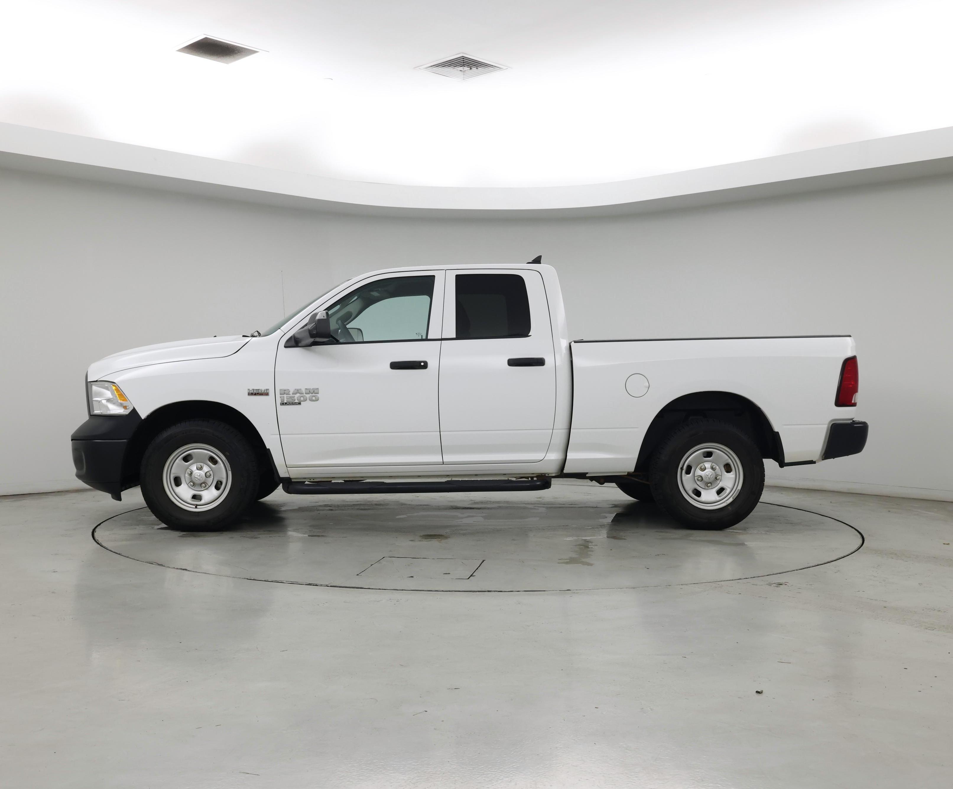 Thumbnail: 2024 RAM 1500 Classic - 3