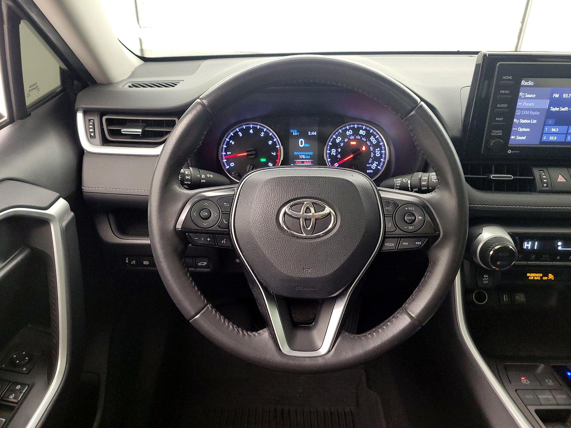 Thumbnail: 2021 Toyota RAV4 - 10