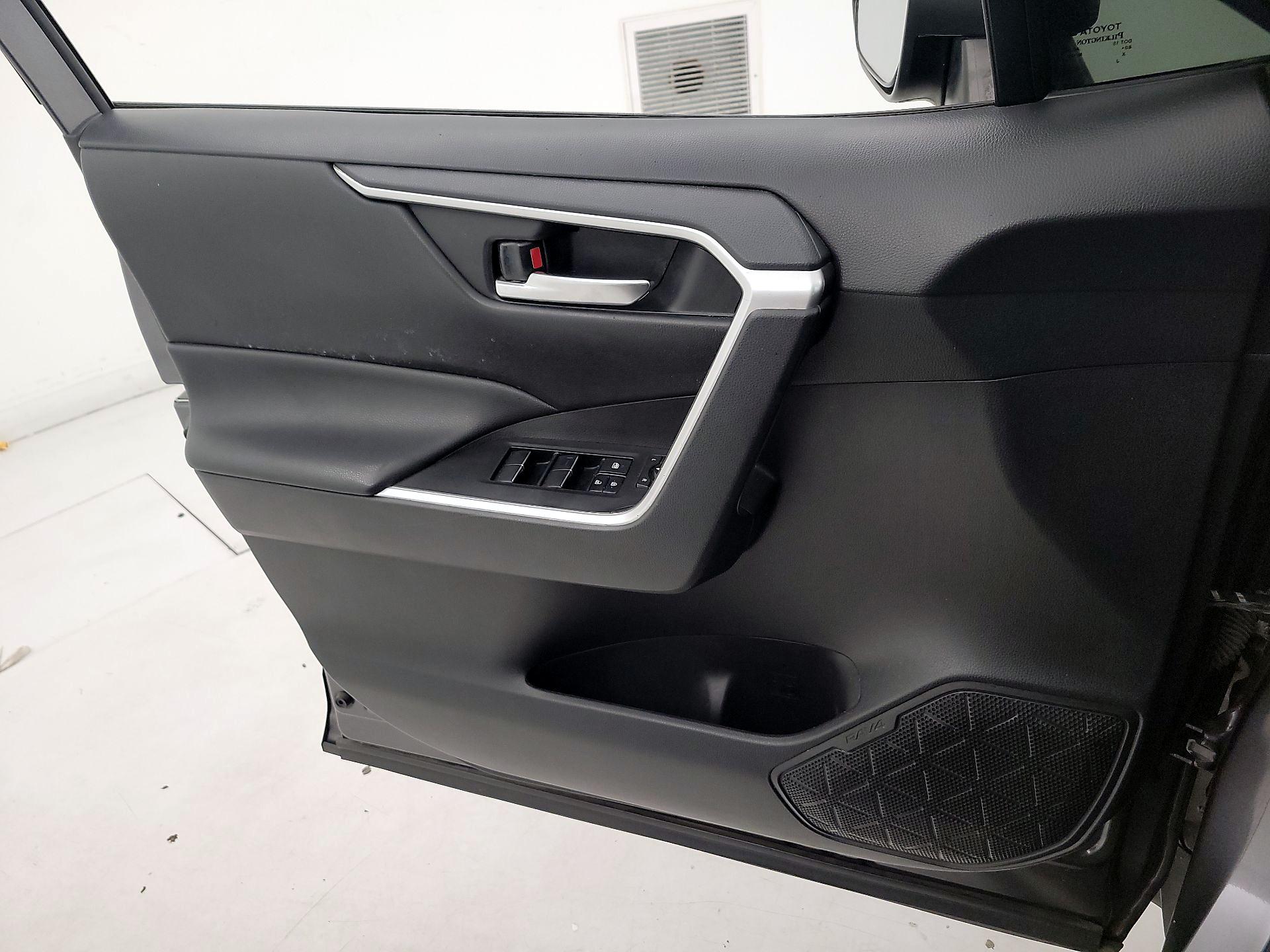 Thumbnail: 2021 Toyota RAV4 - 12