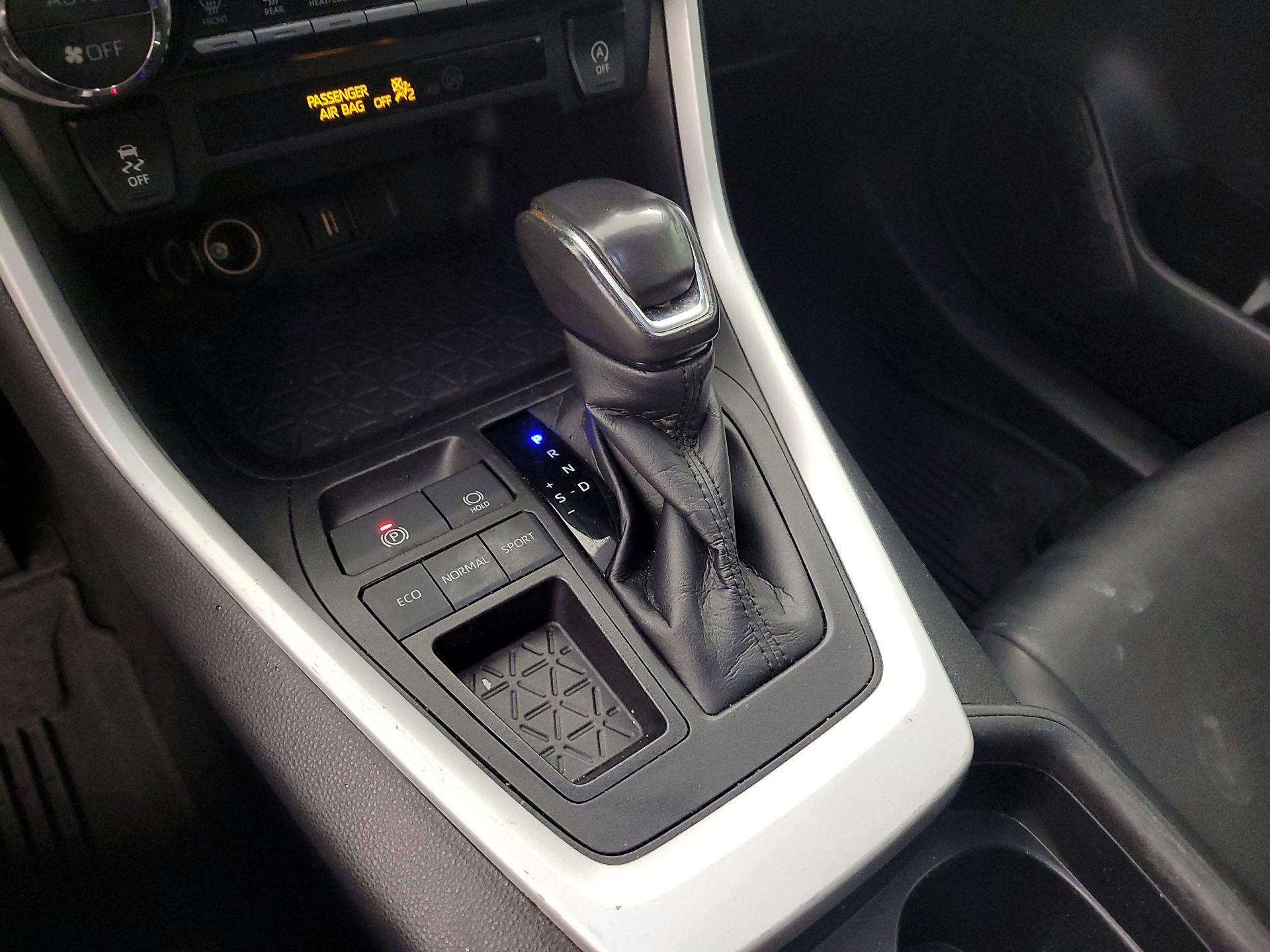 Thumbnail: 2021 Toyota RAV4 - 17