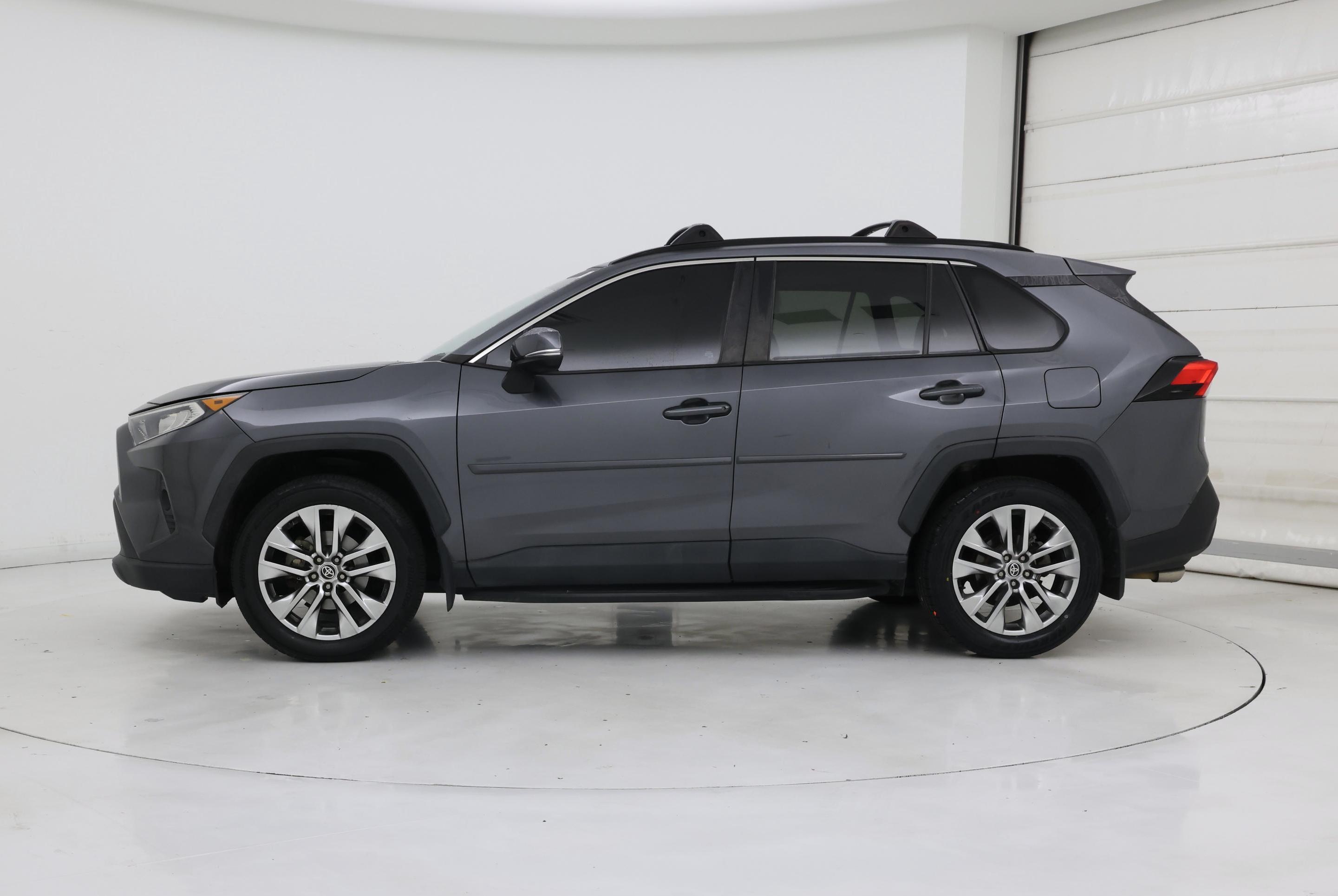 Thumbnail: 2021 Toyota RAV4 - 3