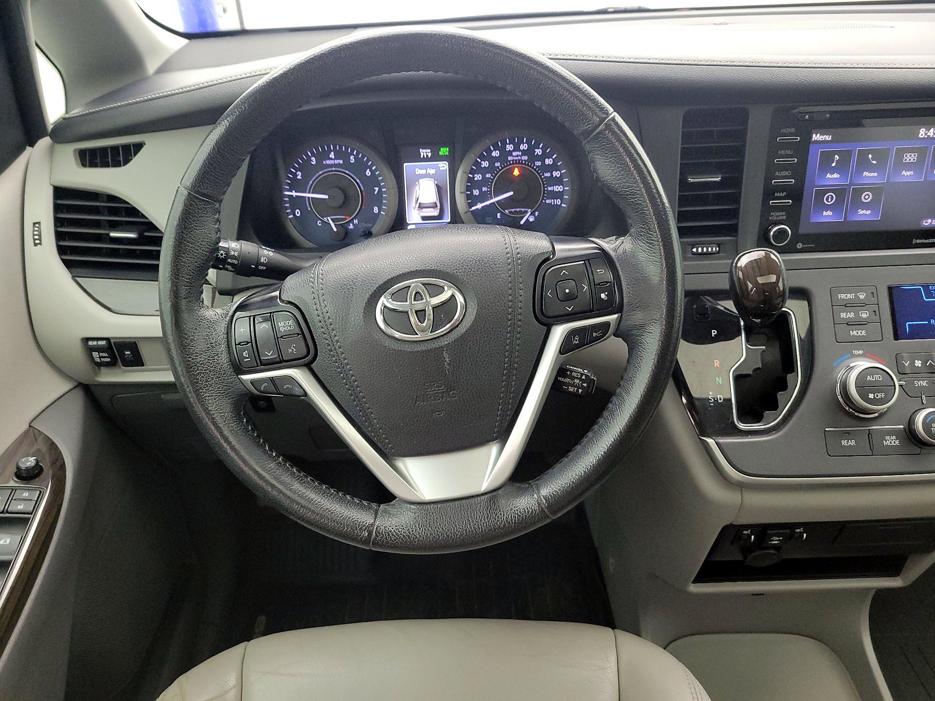 Thumbnail: 2020 Toyota Sienna - 10