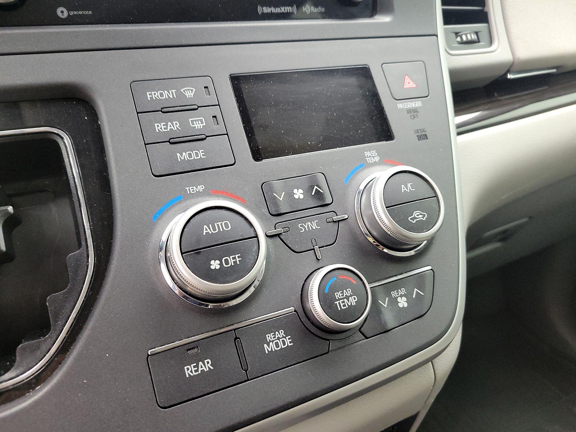Thumbnail: 2020 Toyota Sienna - 16