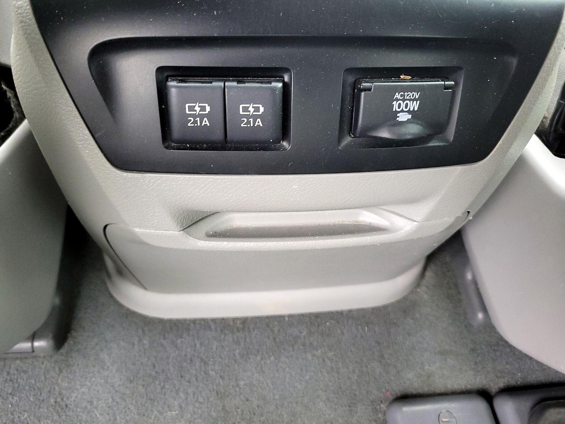 Thumbnail: 2020 Toyota Sienna - 18