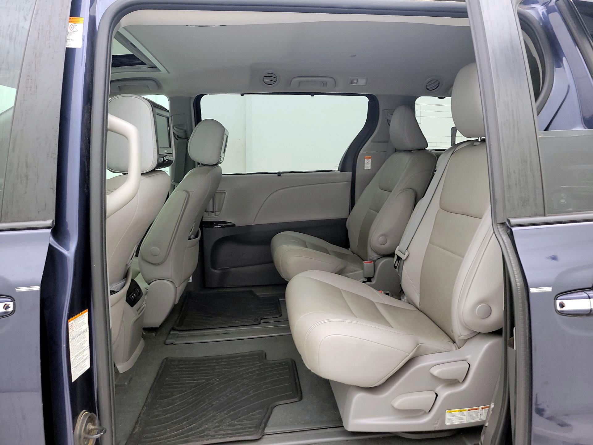 Thumbnail: 2020 Toyota Sienna - 20