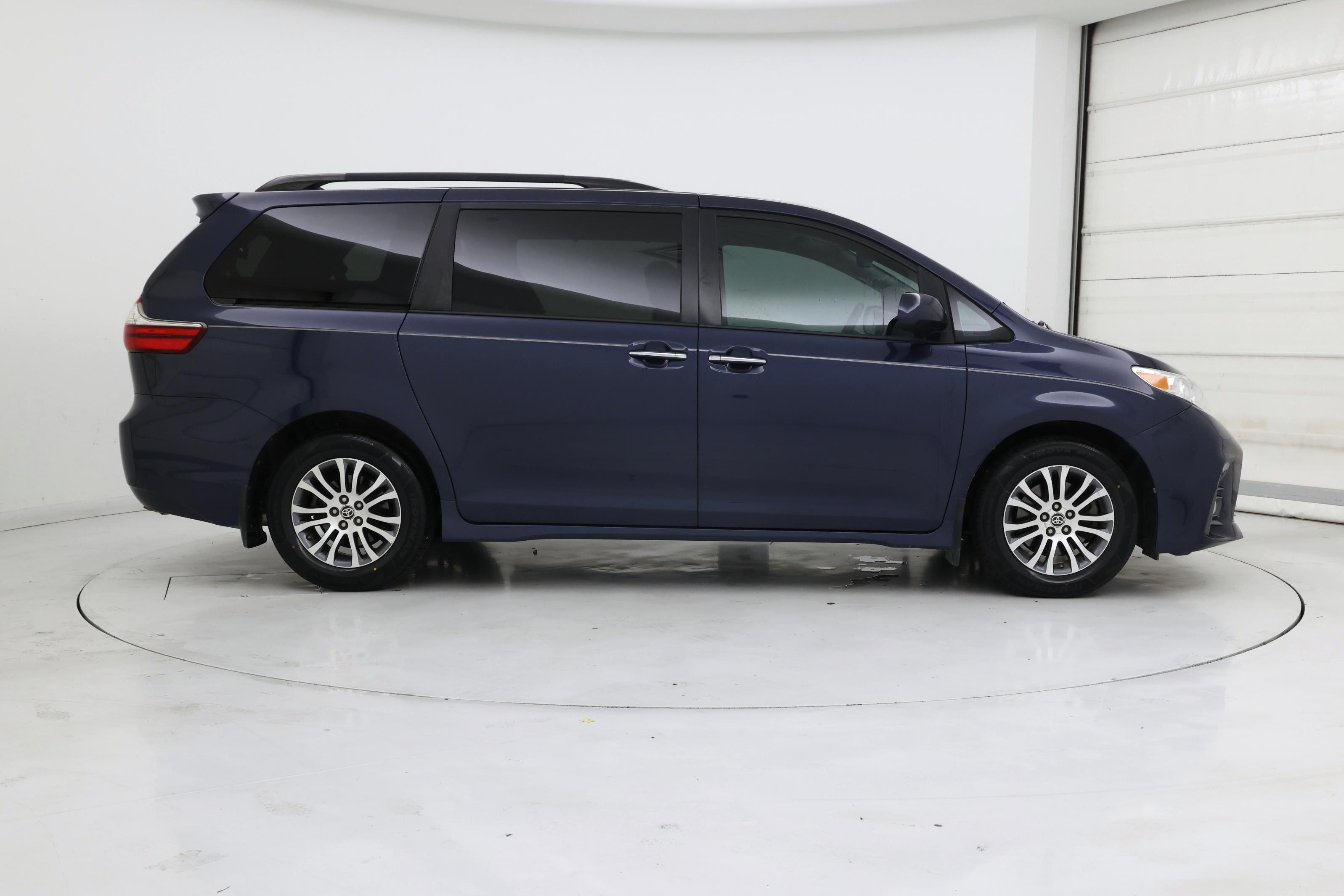 Thumbnail: 2020 Toyota Sienna - 7