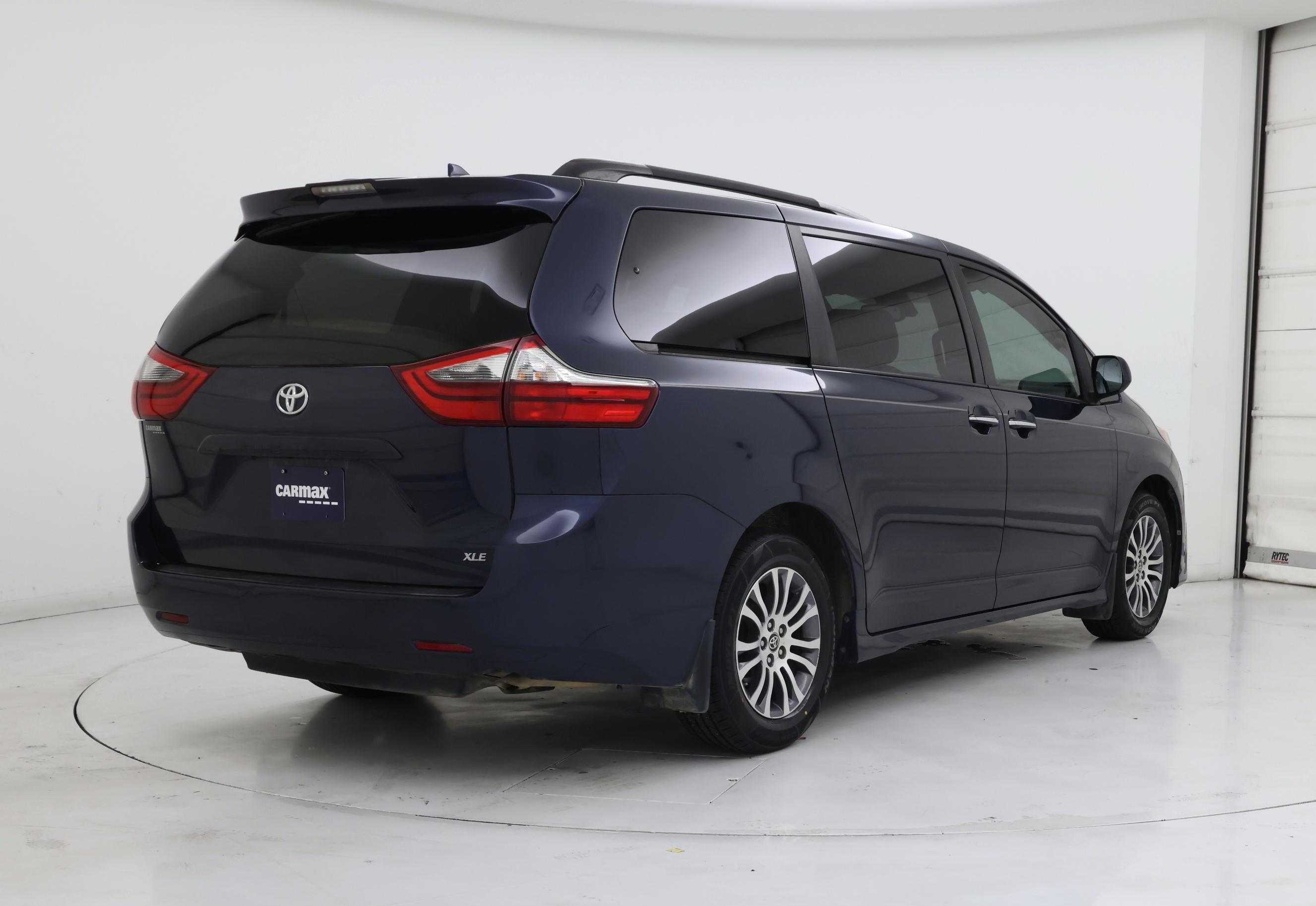 Thumbnail: 2020 Toyota Sienna - 8