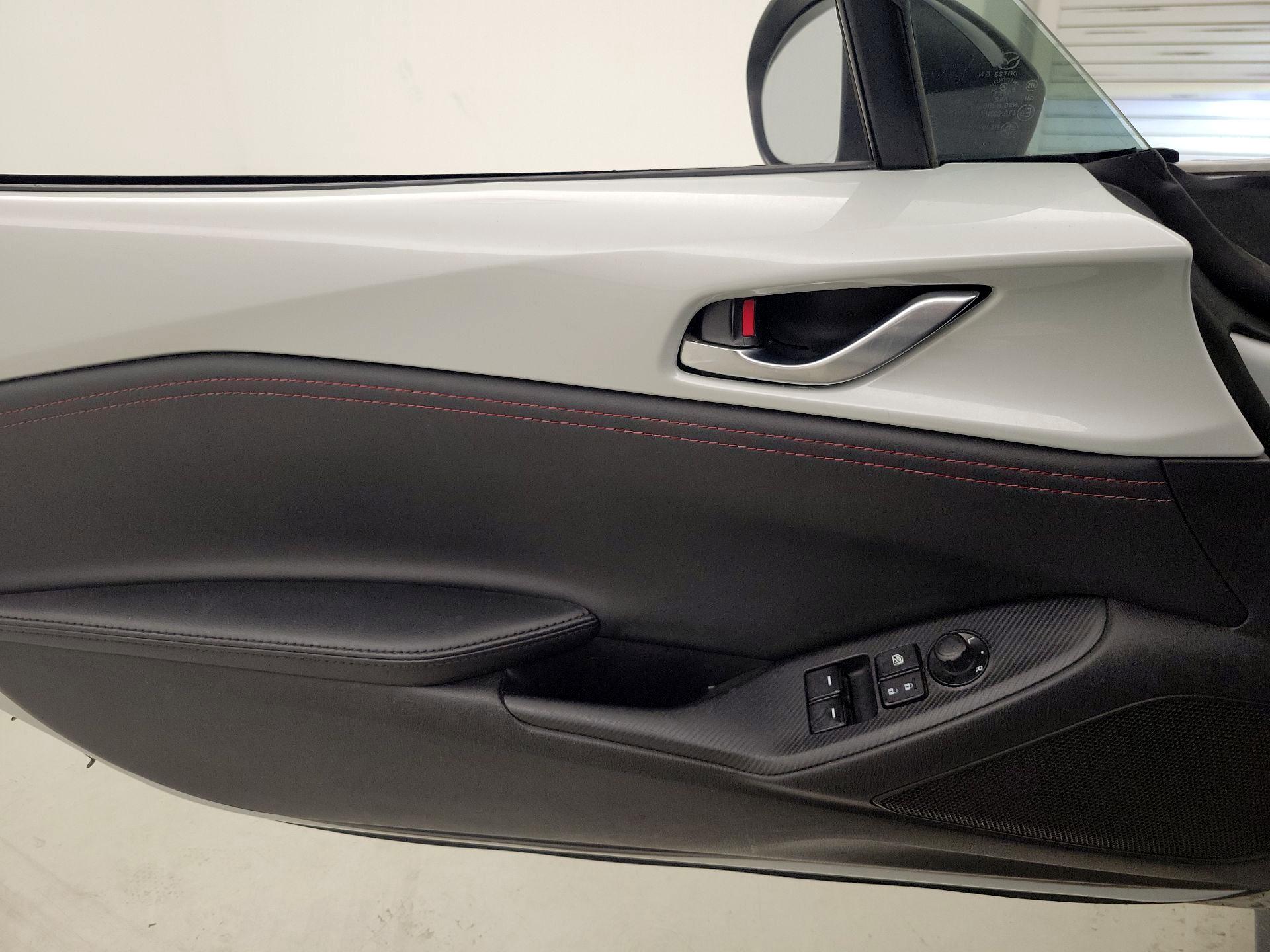 Thumbnail: 2016 Mazda MX-5 Miata - 12