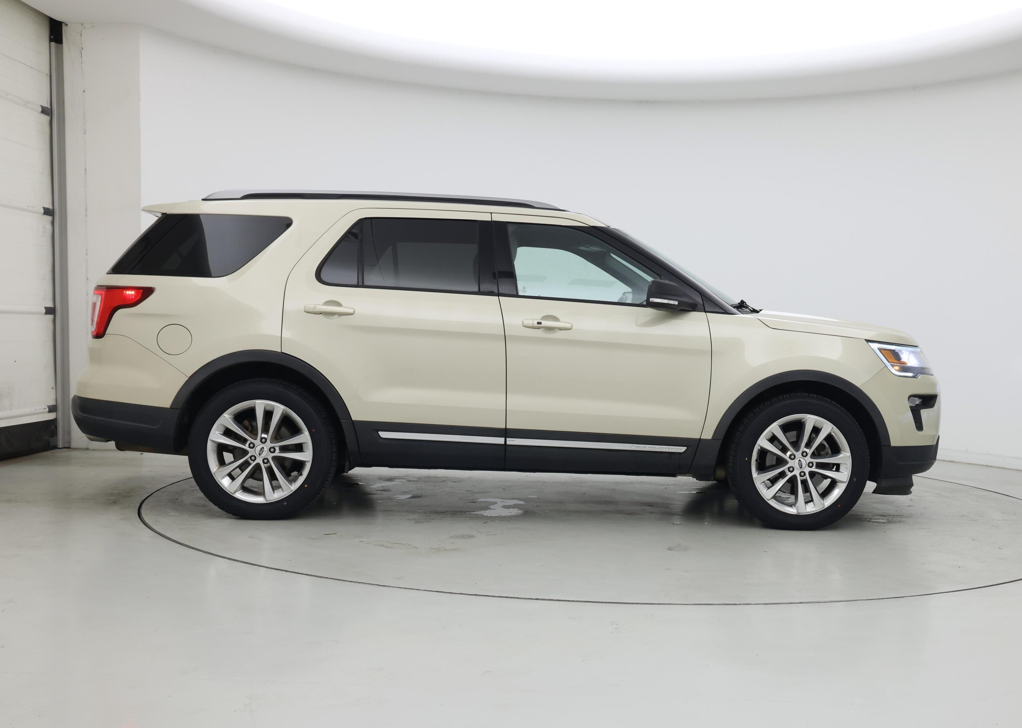 Thumbnail: 2018 Ford Explorer - 7