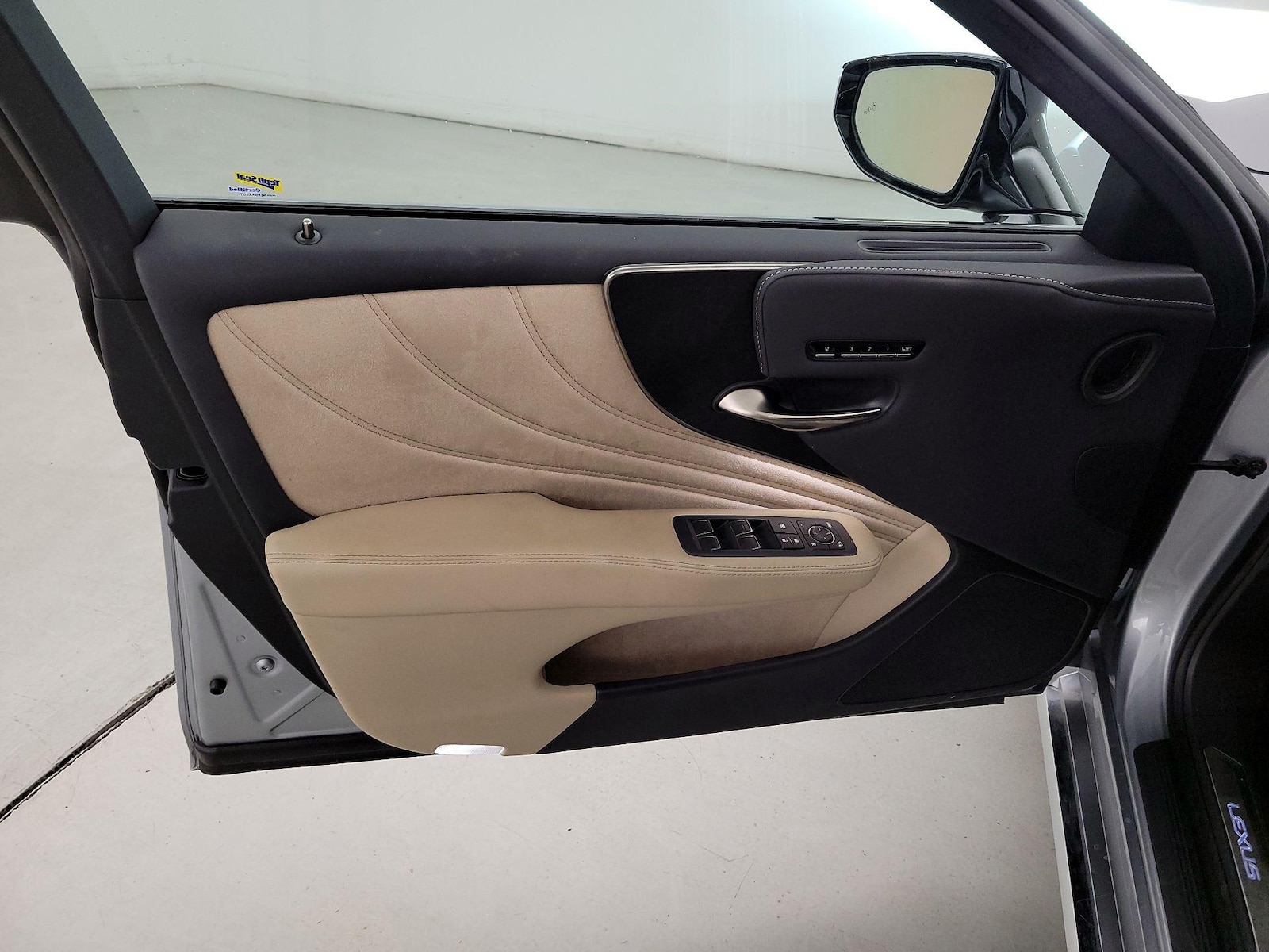 2025 Lexus LS Base - Photo 13