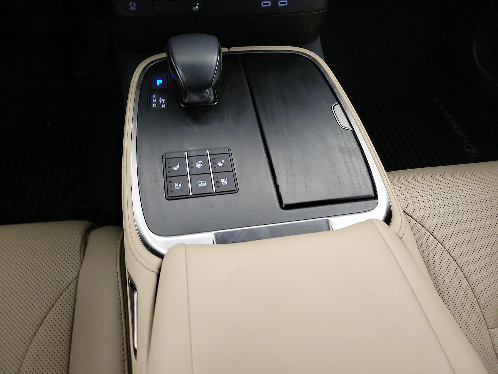 2025 Lexus LS Base - Photo 18