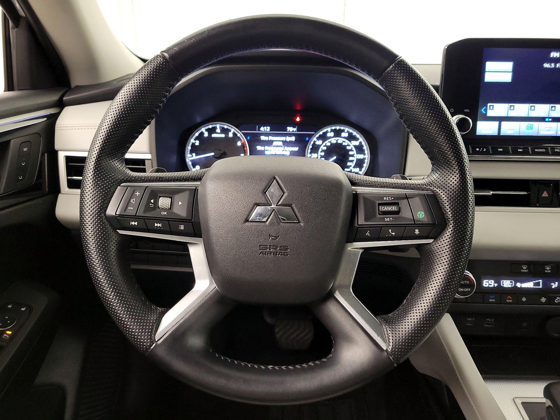 Thumbnail: 2022 Mitsubishi Outlander - 10