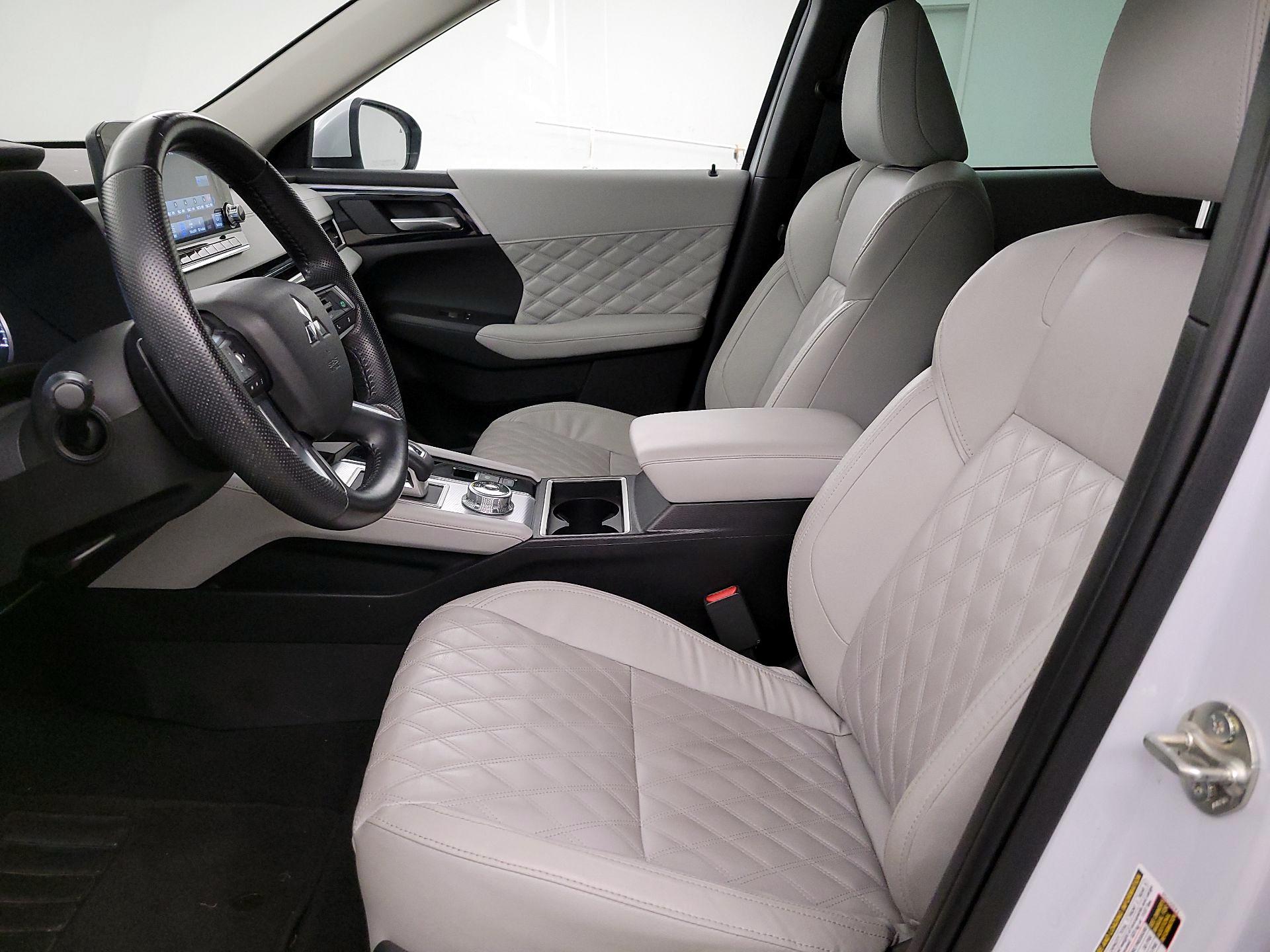 Thumbnail: 2022 Mitsubishi Outlander - 11