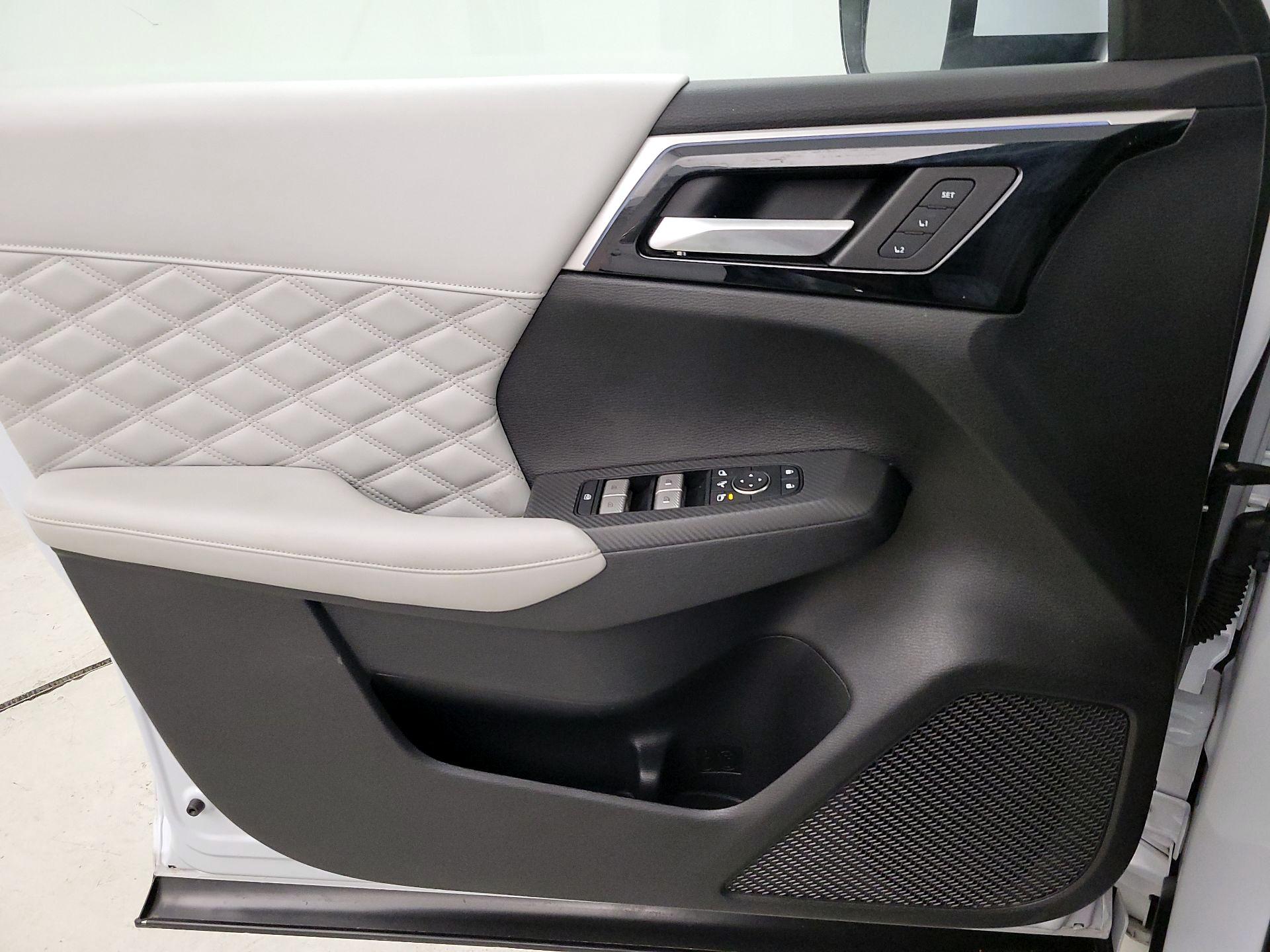 Thumbnail: 2022 Mitsubishi Outlander - 12
