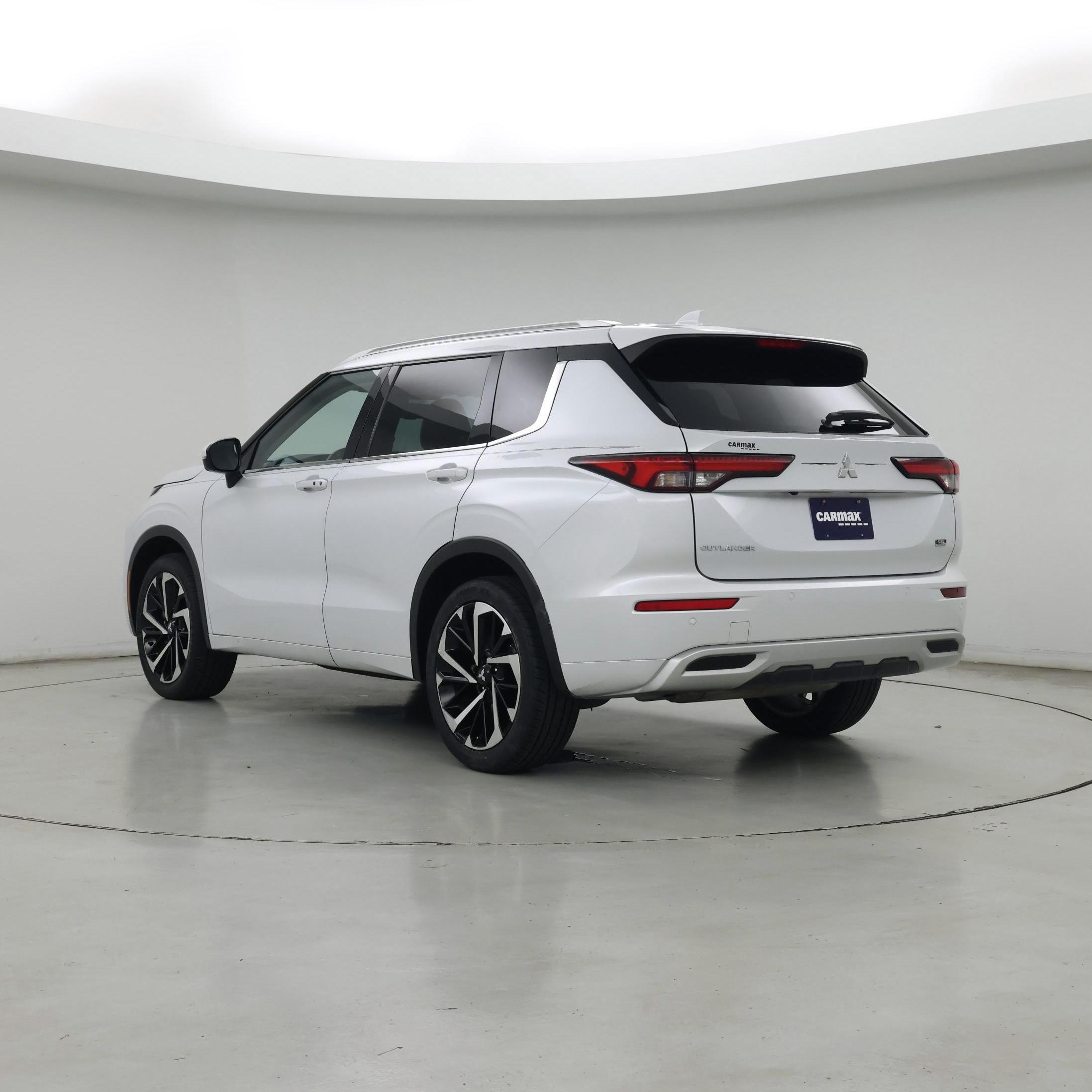 Thumbnail: 2022 Mitsubishi Outlander - 2