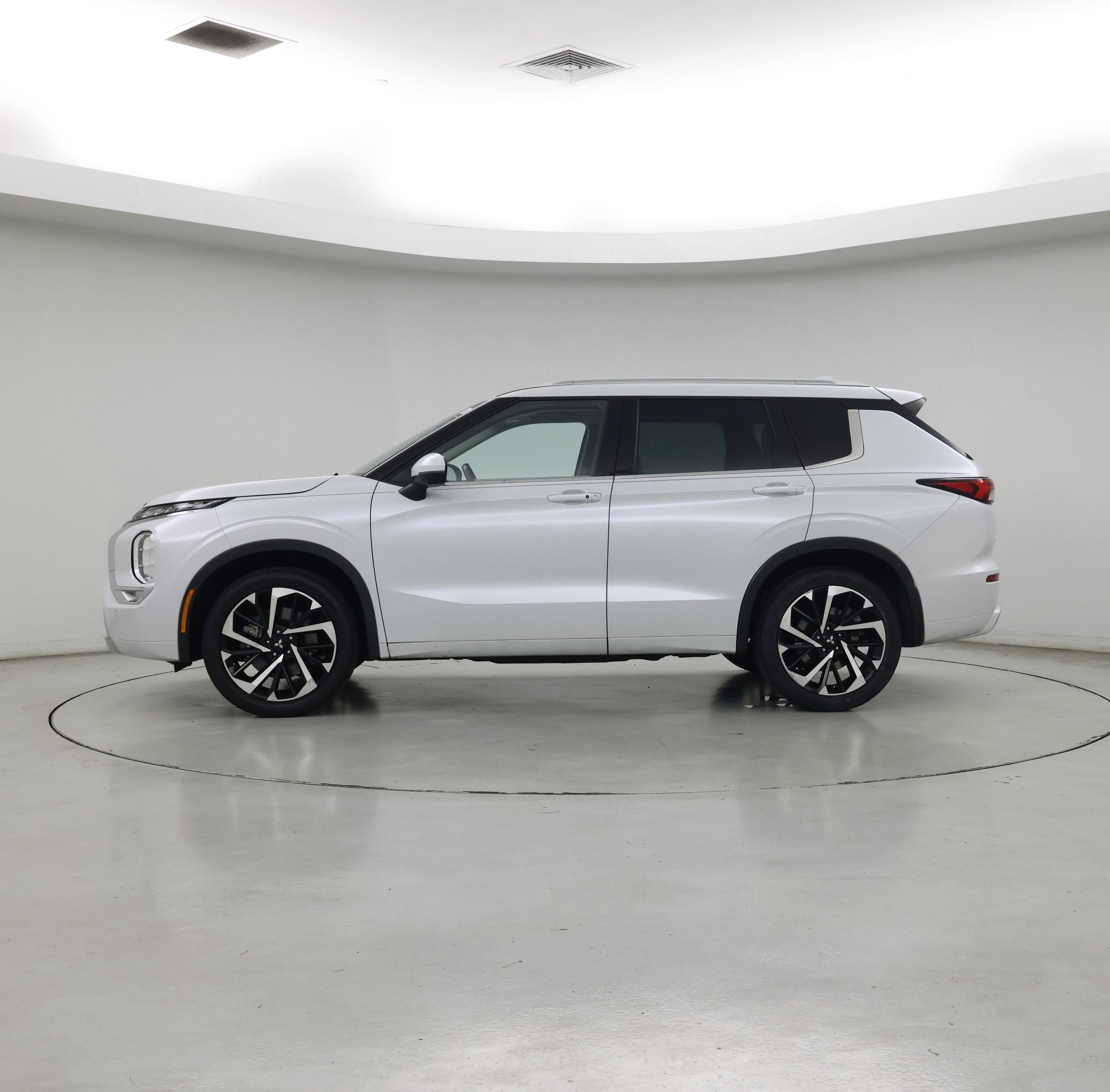 Thumbnail: 2022 Mitsubishi Outlander - 3