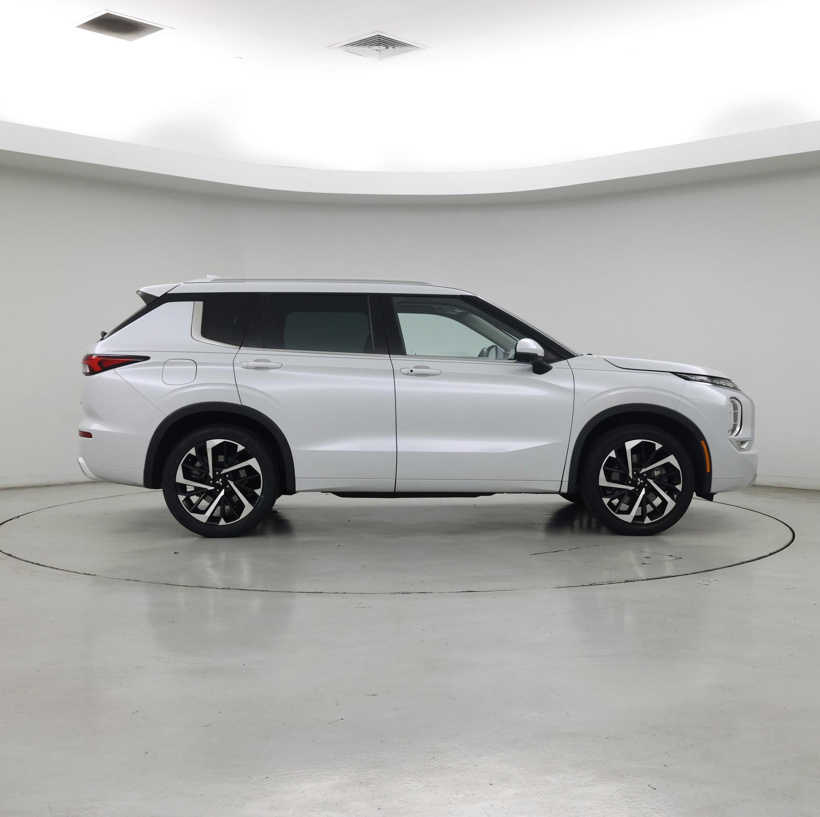 Thumbnail: 2022 Mitsubishi Outlander - 7