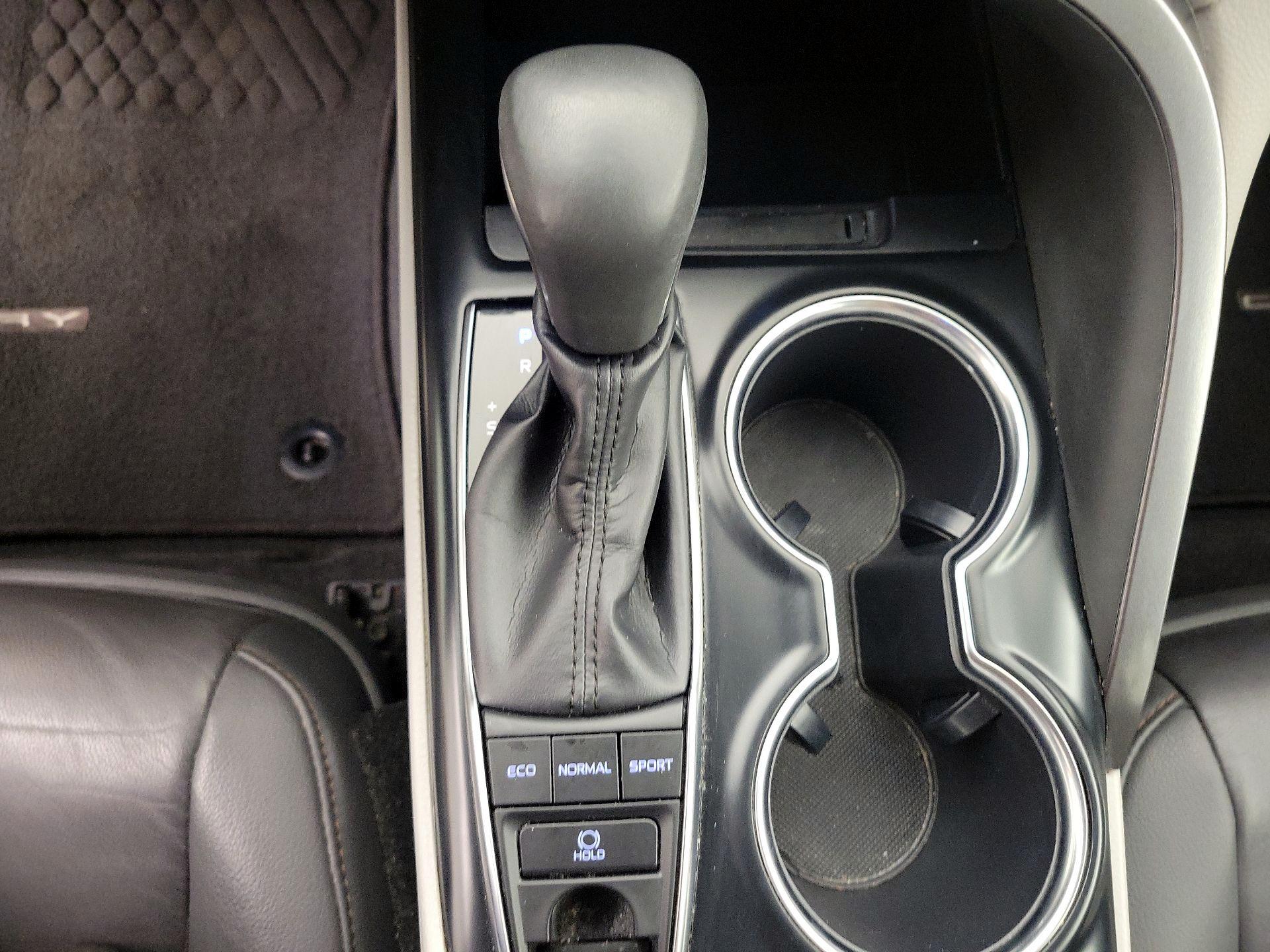 Thumbnail: 2019 Toyota Camry - 17