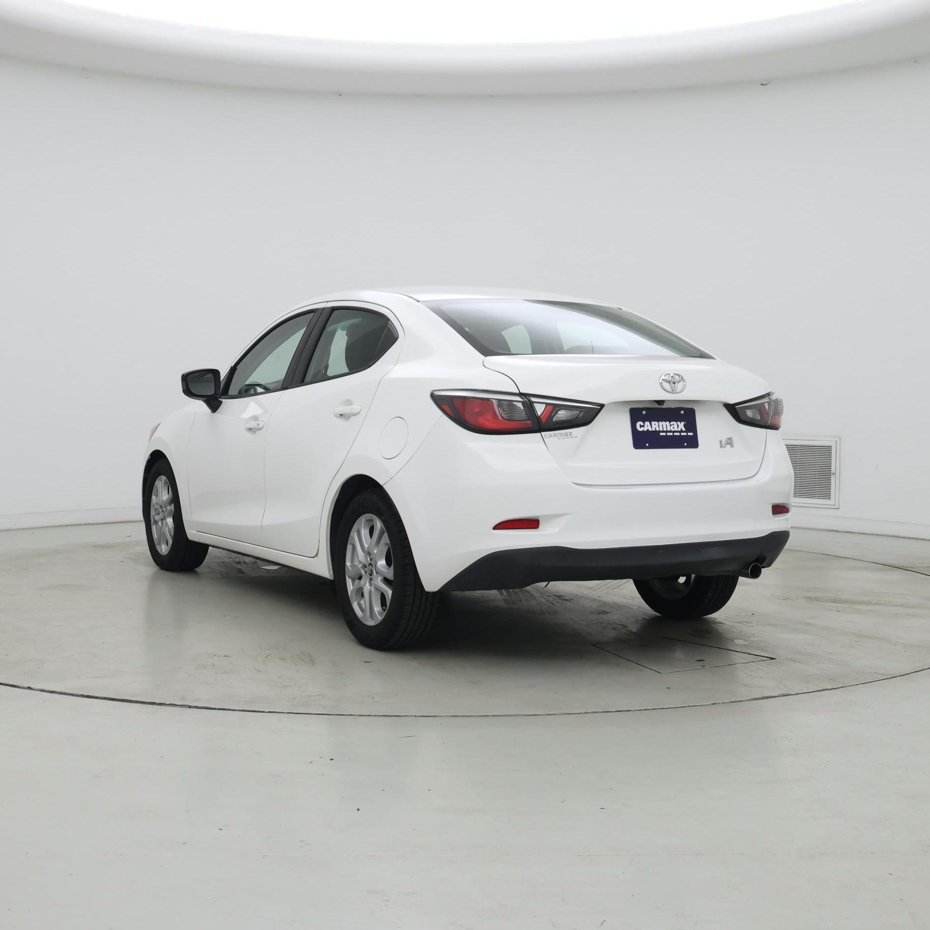 Thumbnail: 2017 Toyota Yaris iA - 2