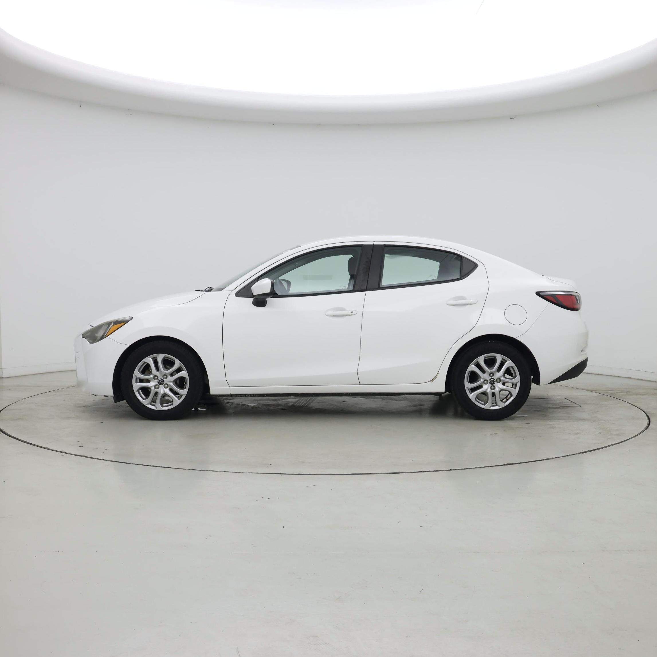Thumbnail: 2017 Toyota Yaris iA - 3