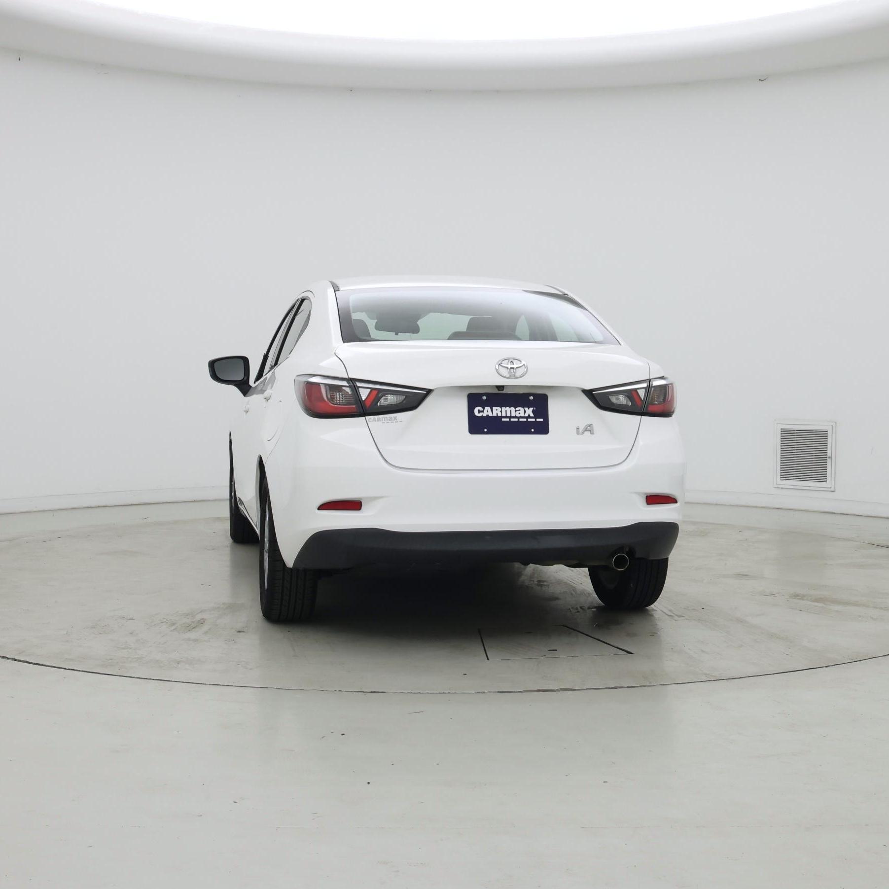 Thumbnail: 2017 Toyota Yaris iA - 6