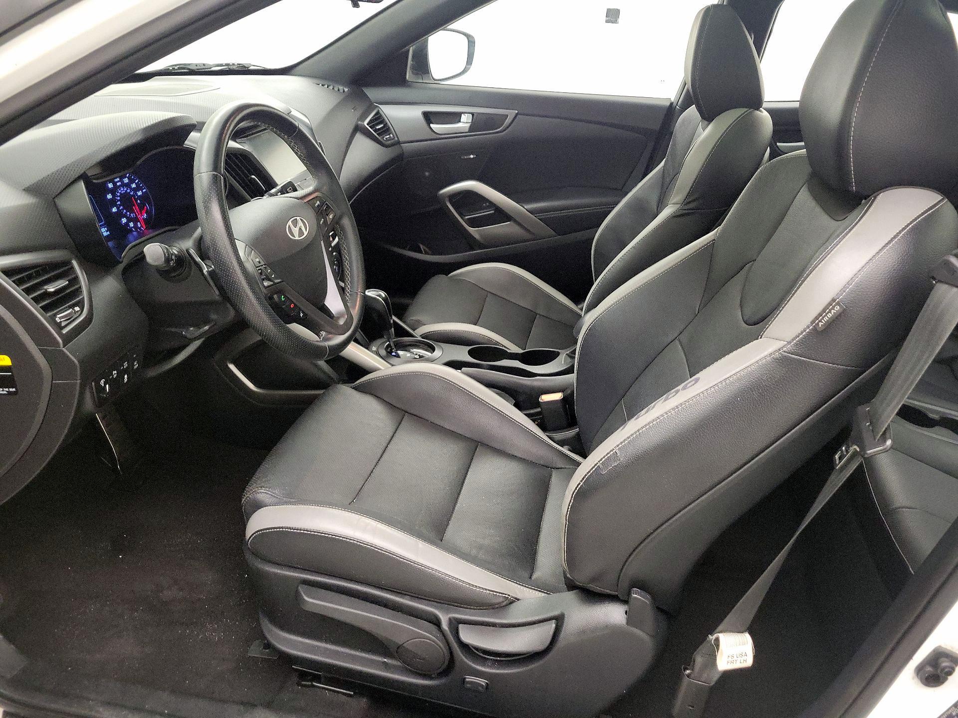 Thumbnail: 2016 Hyundai Veloster - 11